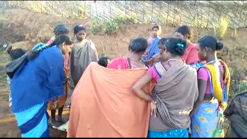 pregnant-woman-carried-on-strecher-in-rayagada