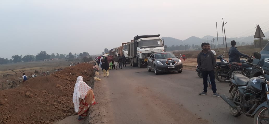 school student dies in accident,  accident with truck,  ଟ୍ରକ ଧକ୍କାରେ ସ୍କୁଲ ଛାତ୍ର ମୃତ, raurkela accident, ରାଉରକେଲାରେ ସଡ଼କ ଦୁର୍ଘଟଣା, ସ୍କୁଲ ଛାତ୍ର ମୃତ, ଚାଳକକୁ ନିସ୍ତୁକ ମାଡ଼