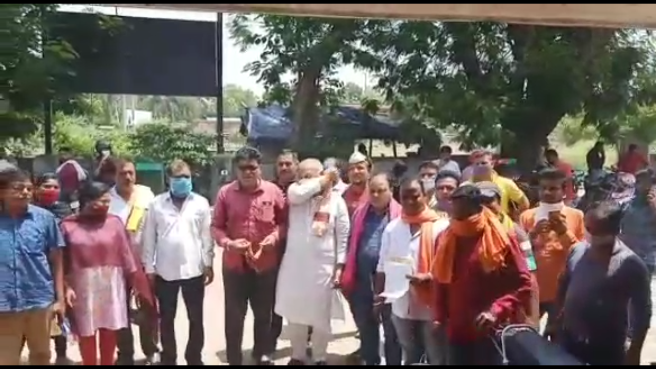 BJP surrounded the Wesco office over power outages