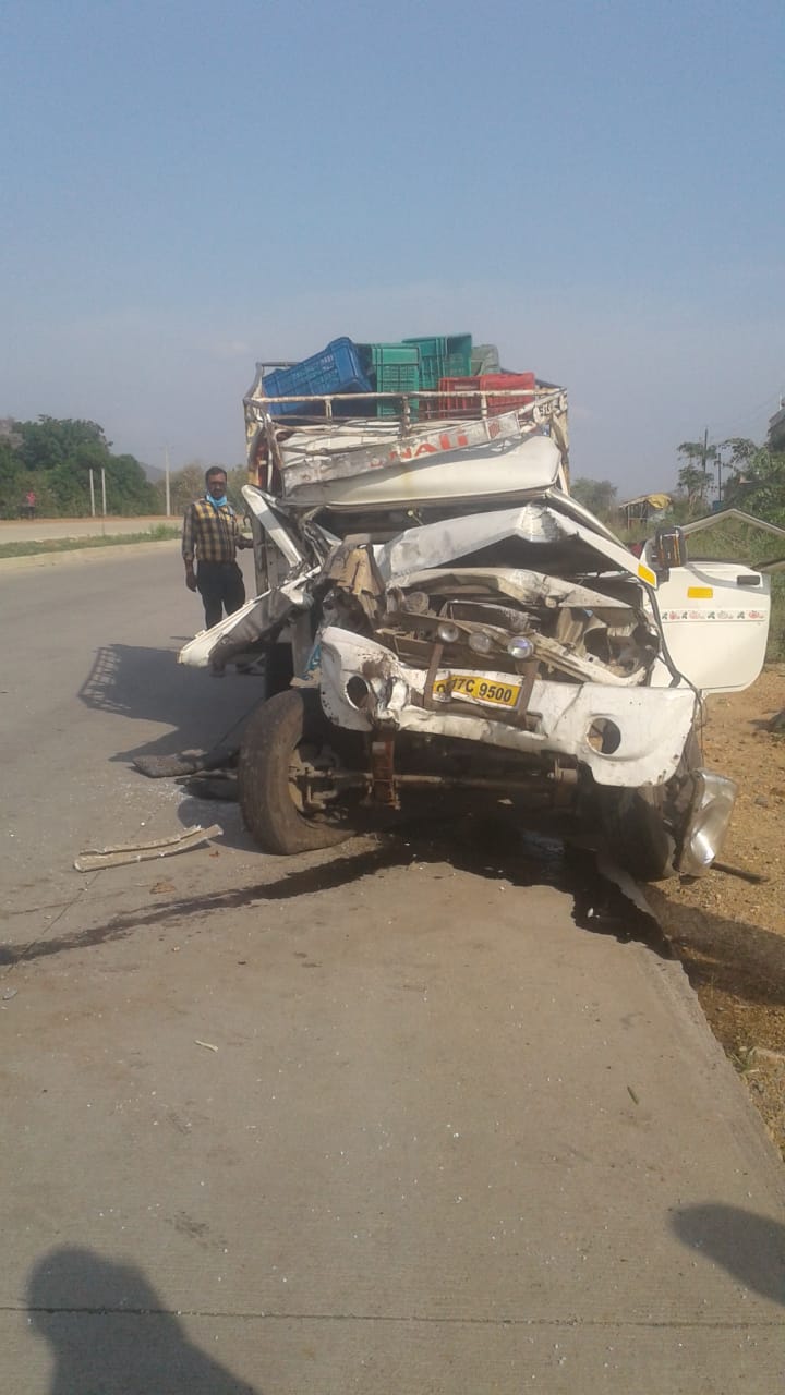 Pickup van and highway truck collided, 2 injured