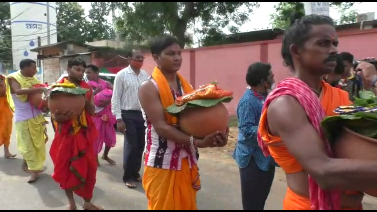 ଗଣ ପର୍ଵ ନୂଆଁଖାଇ, ମା ସୁରେଶ୍ୱରୀଙ୍କୁ ନବାନ୍ନ ସମର୍ପଣ