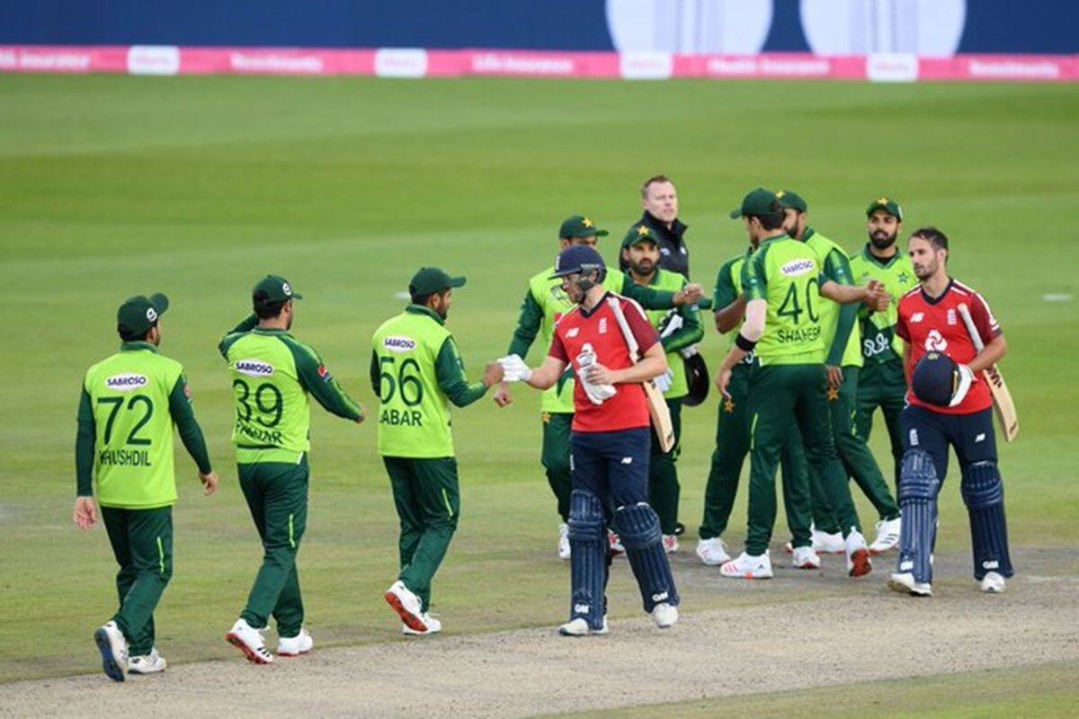 England defeated Pakistan by 5 wickets in the second T20I.