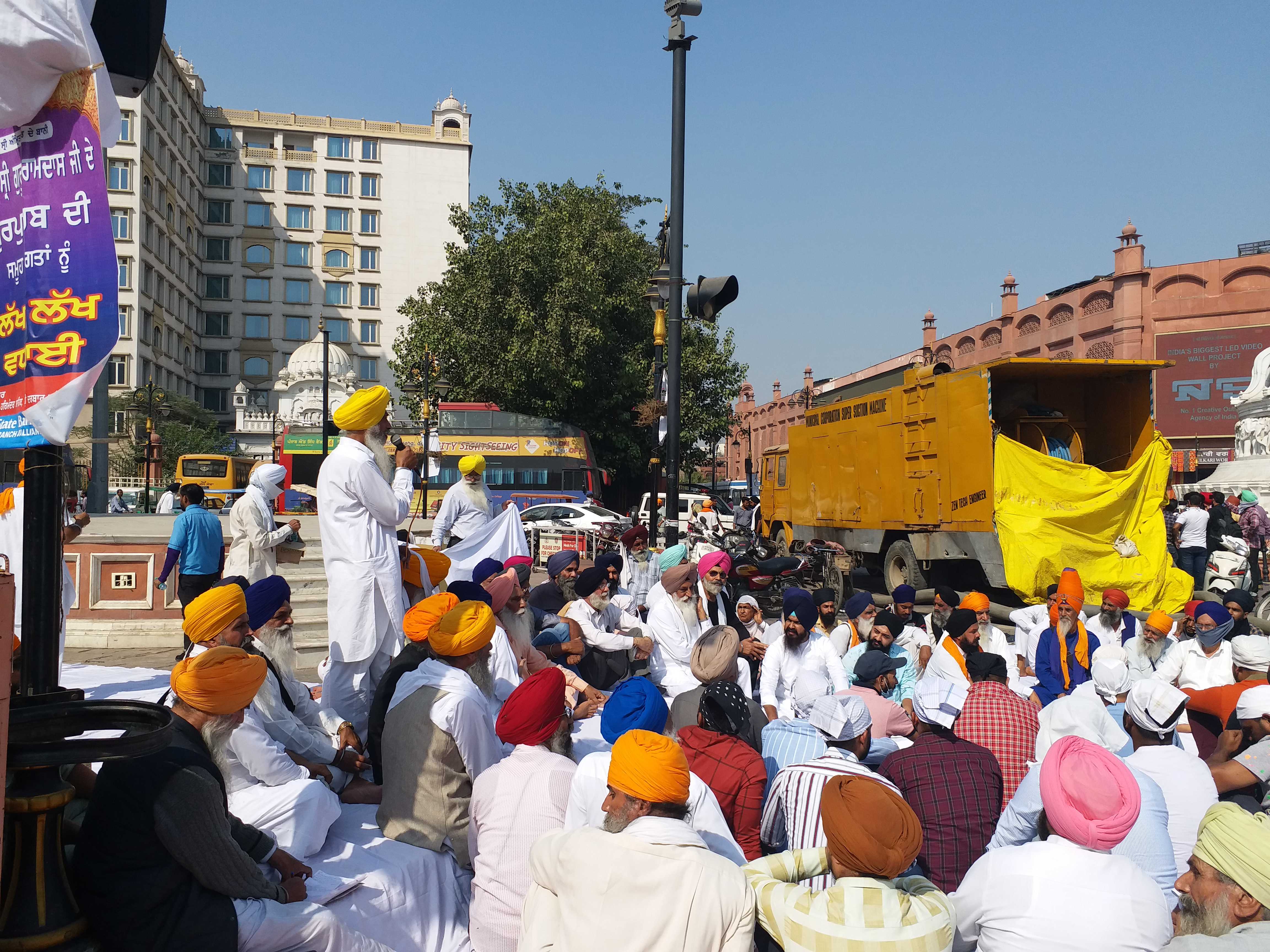 Sikh groups stage a dharna near the statue of Maharaja Ranjit Singh