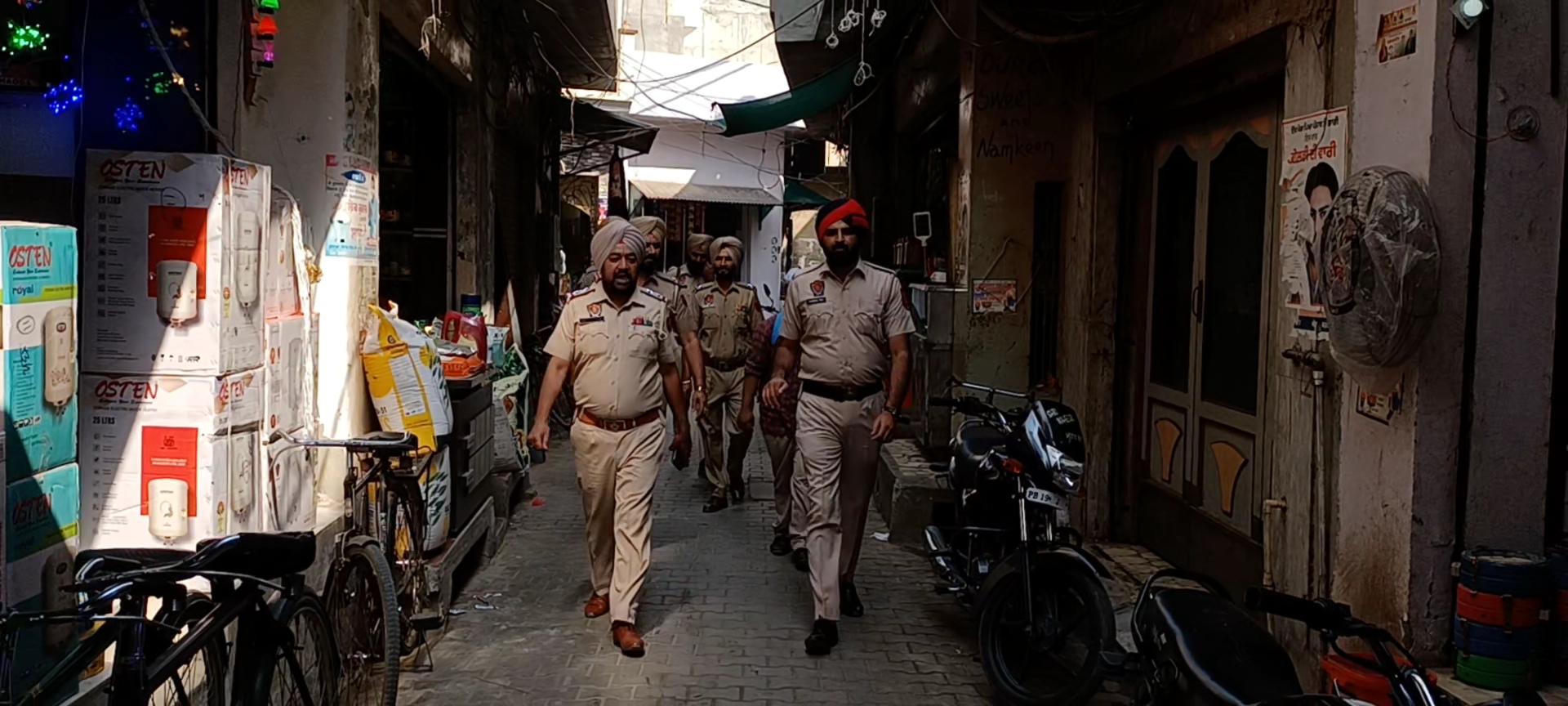 Bhador police took out a flag march in view of the festivities