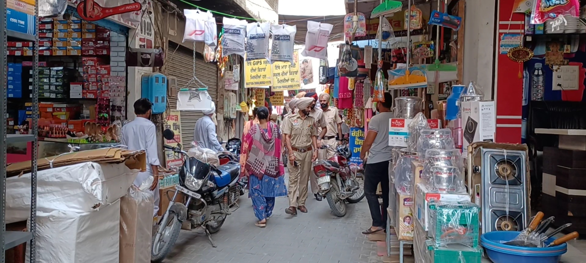 Bhador police took out a flag march in view of the festivities