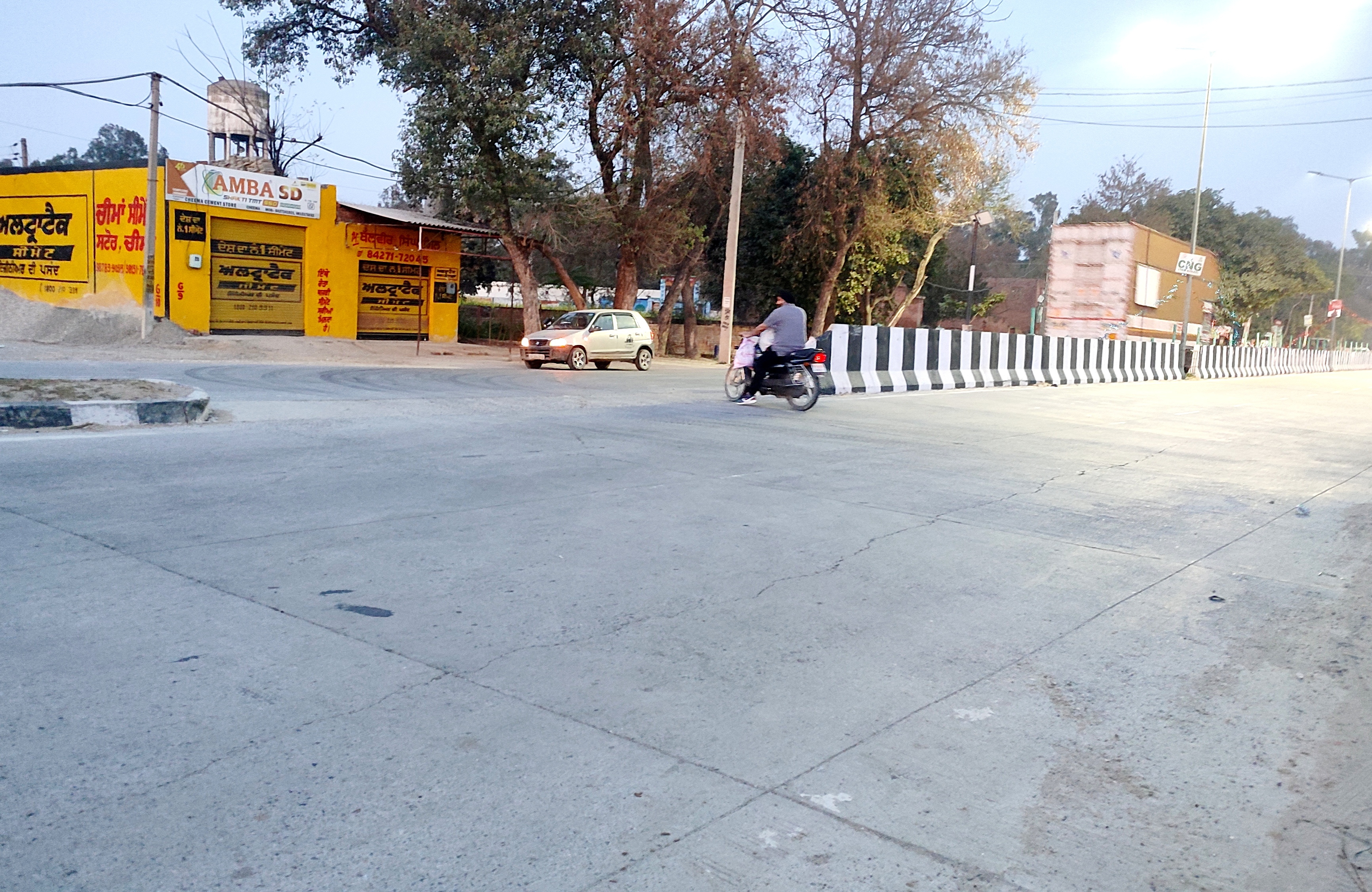 Accident near Cheema-Jodhpur bus stand at Barnala