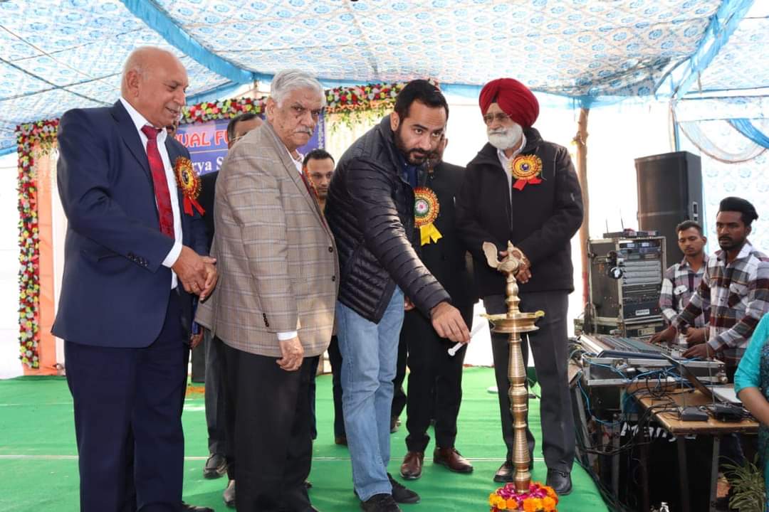 Minister Meet Hare arrived at the annual function of Aided School in Barnala