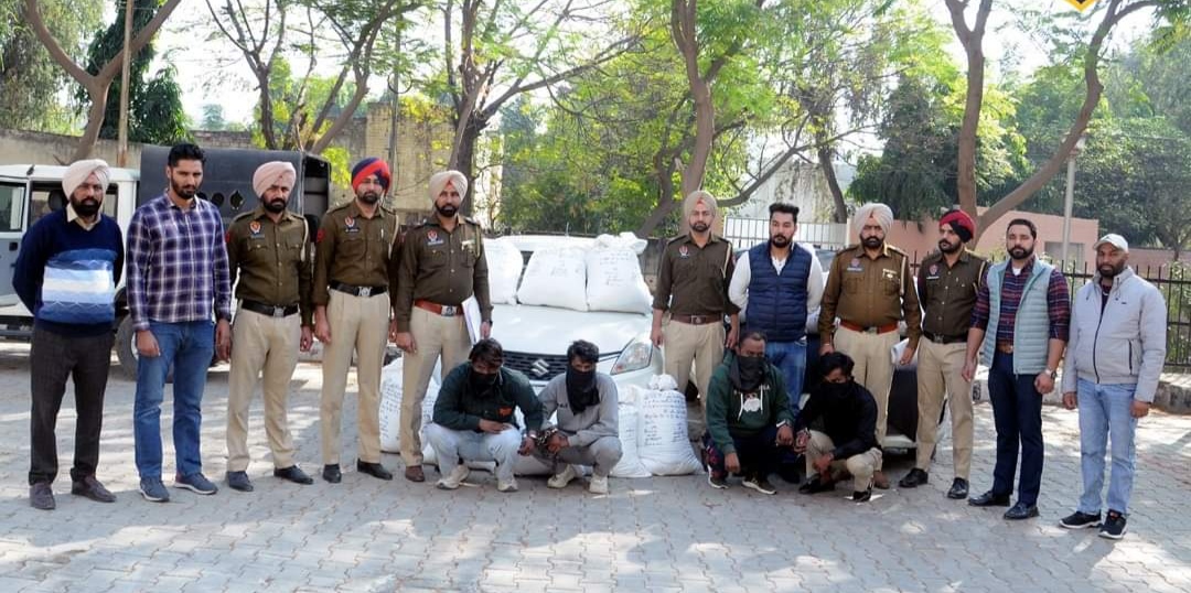 At Barnala the police arrested 4 drug smugglers including crushed poppy seeds