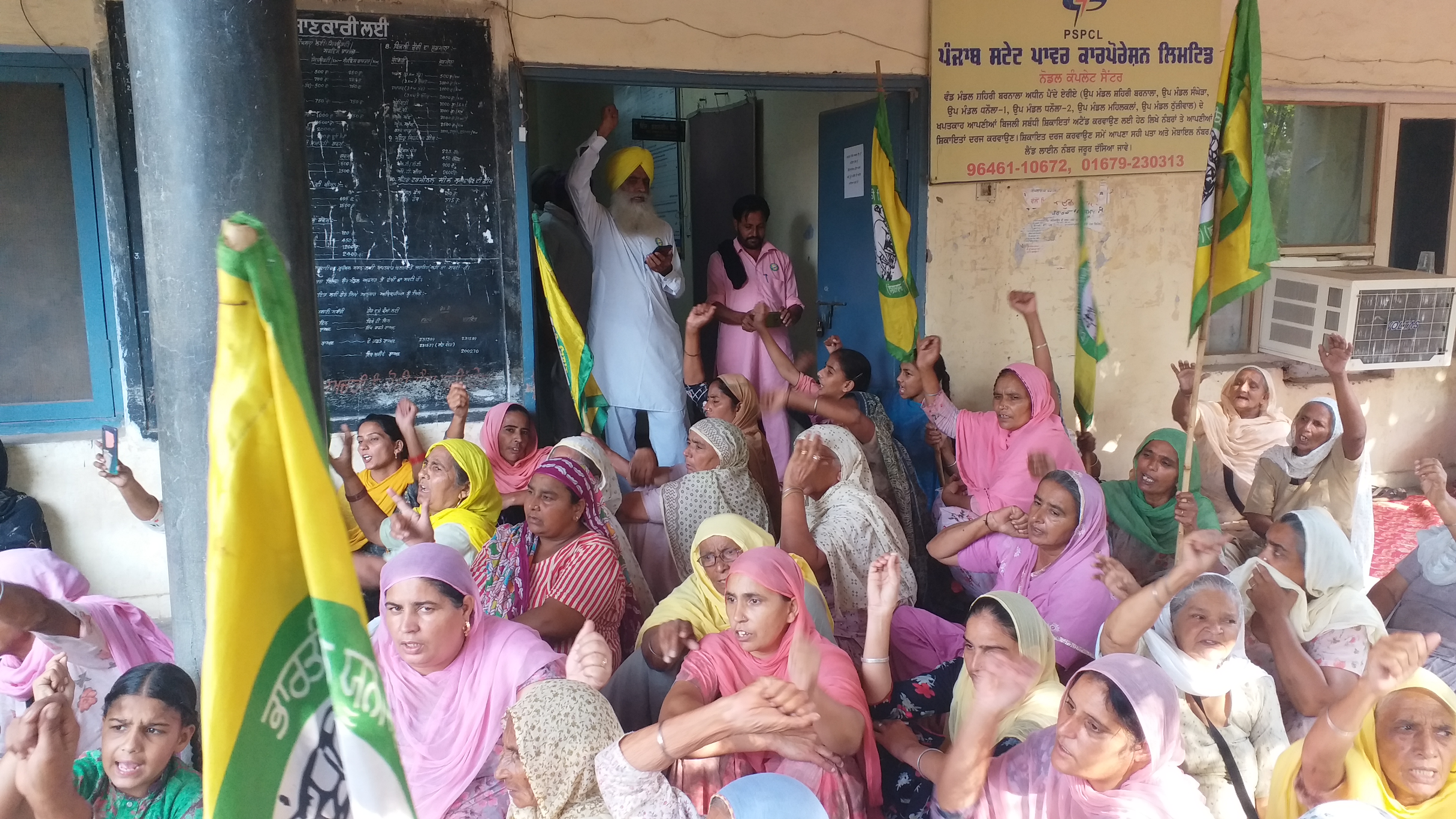 farmers suffering from poor power supply woh  surrounded EXEN office in Barnala