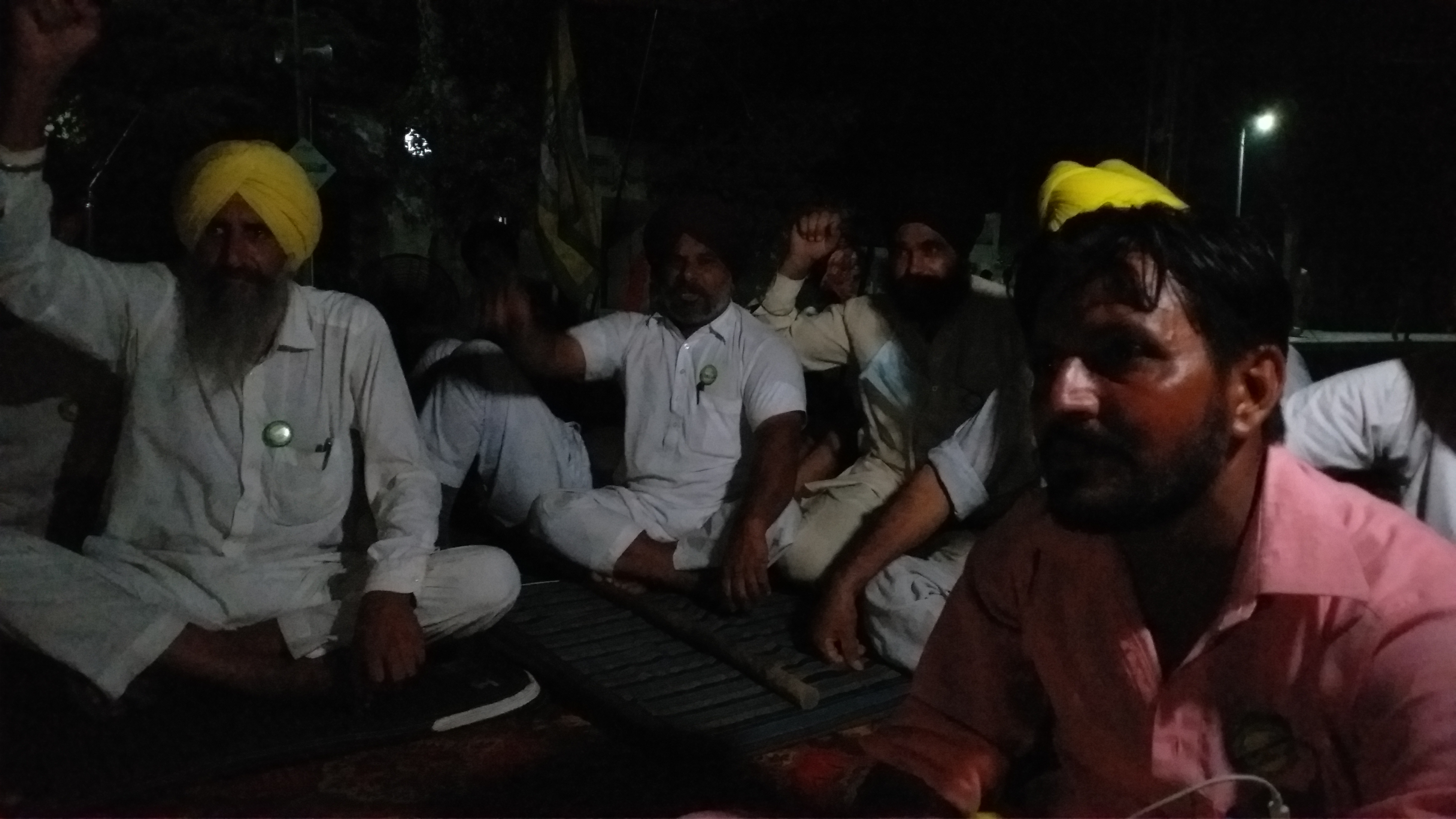 Farmers protest at night in Barnala