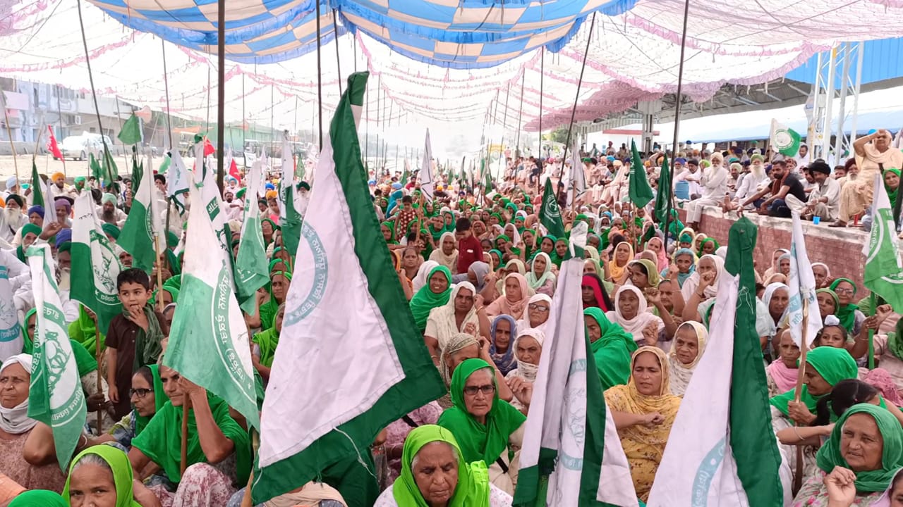 Ongoing train stop agitation in Barnala Against agricultural laws