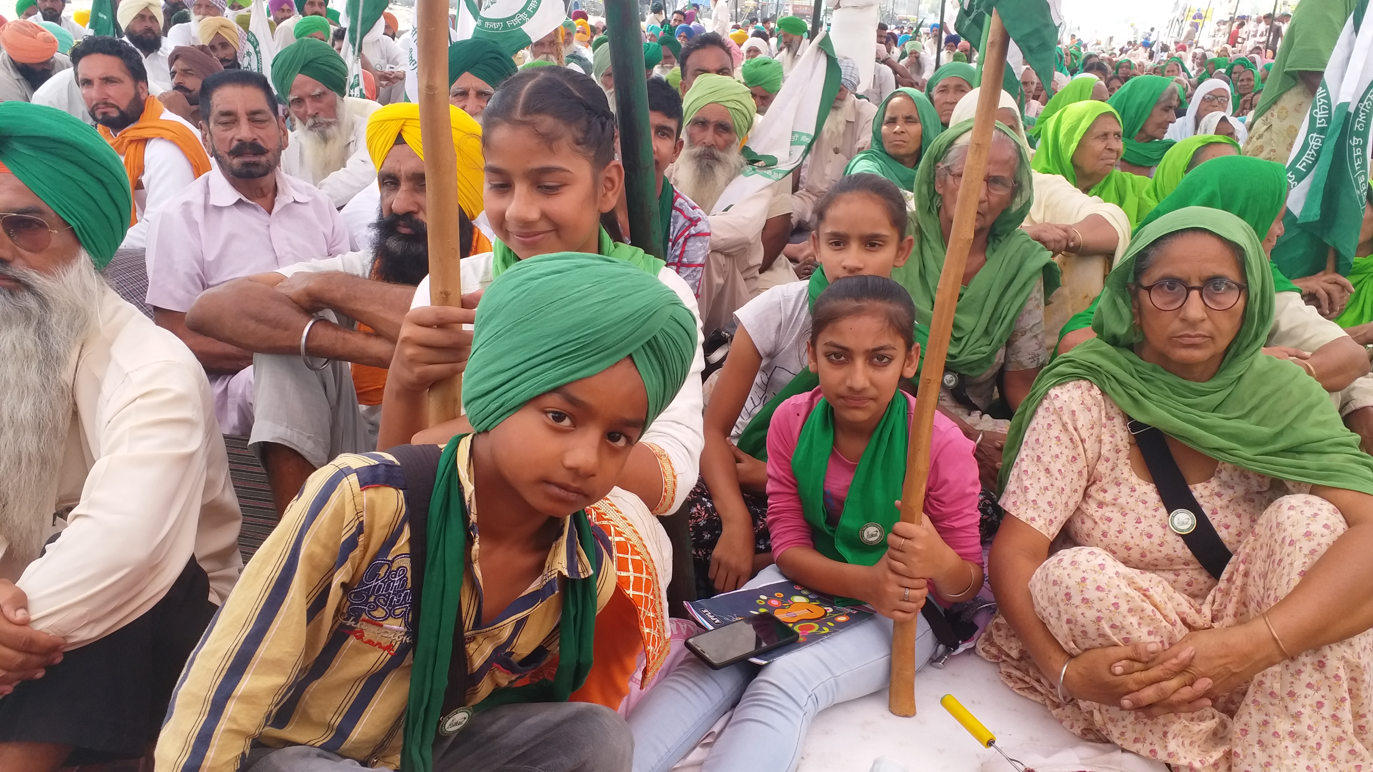 farmers continued their dharna on the railway tracks in Barnala On the 16th day