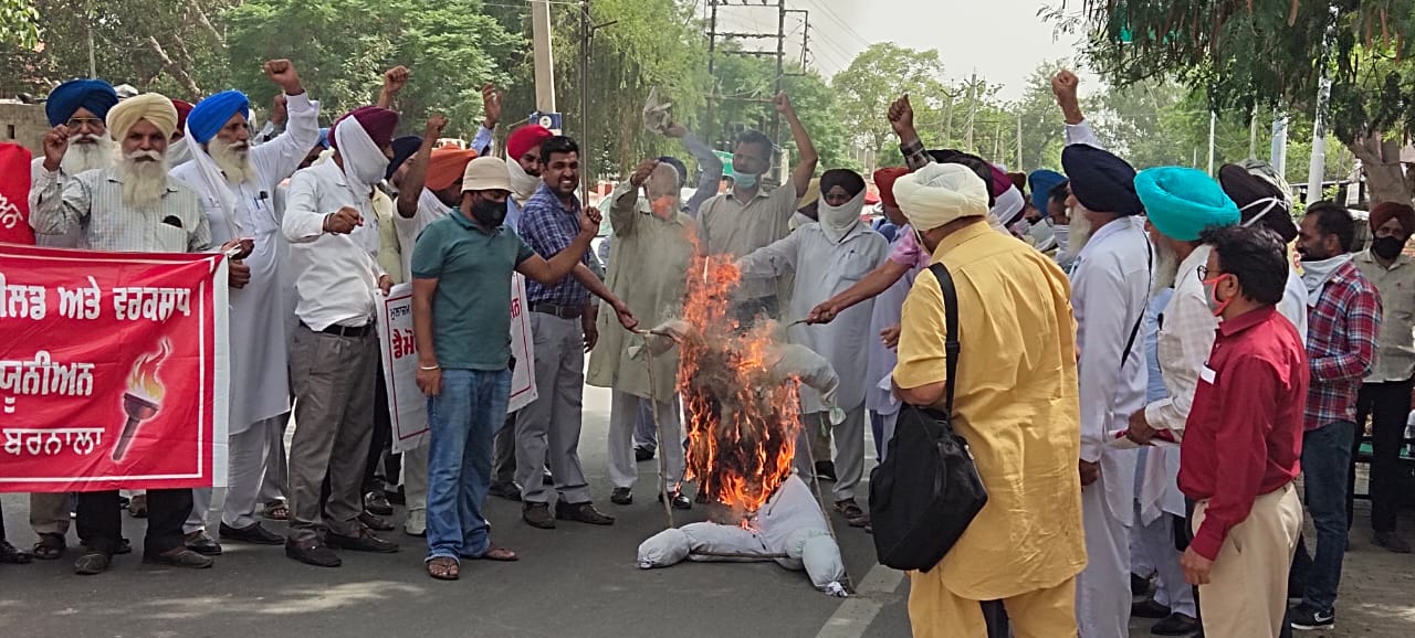 ਯੂਟੀ ਮੁਲਾਜ਼ਮਾਂ ਤੇ ਪੈਨਸ਼ਨਰ ਸਾਂਝਾ ਫਰੰਟ ਵੱਲੋਂ ਪੰਜਾਬ ਸਰਕਾਰ ਖਿਲਾਫ ਪ੍ਰਦਰਸ਼ਨ