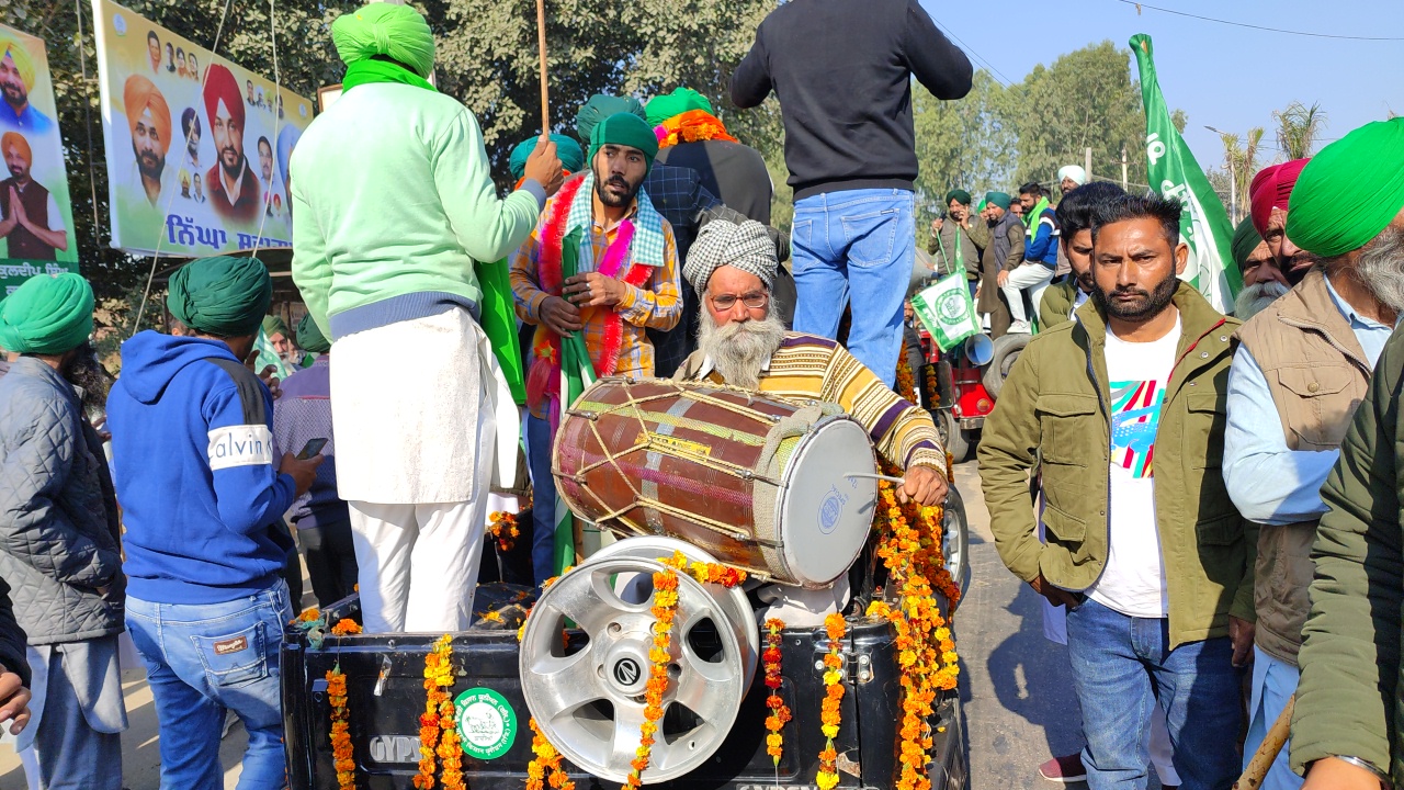 ਦਿੱਲੀ ਜਿੱਤ ਕੇ ਮੁੜੇ ਕਿਸਾਨਾਂ ਦਾ ਬਰਨਾਲਾ ਪੁੱਜਣ 'ਤੇ ਸ਼ਾਨਦਾਰ ਸਵਾਗਤ