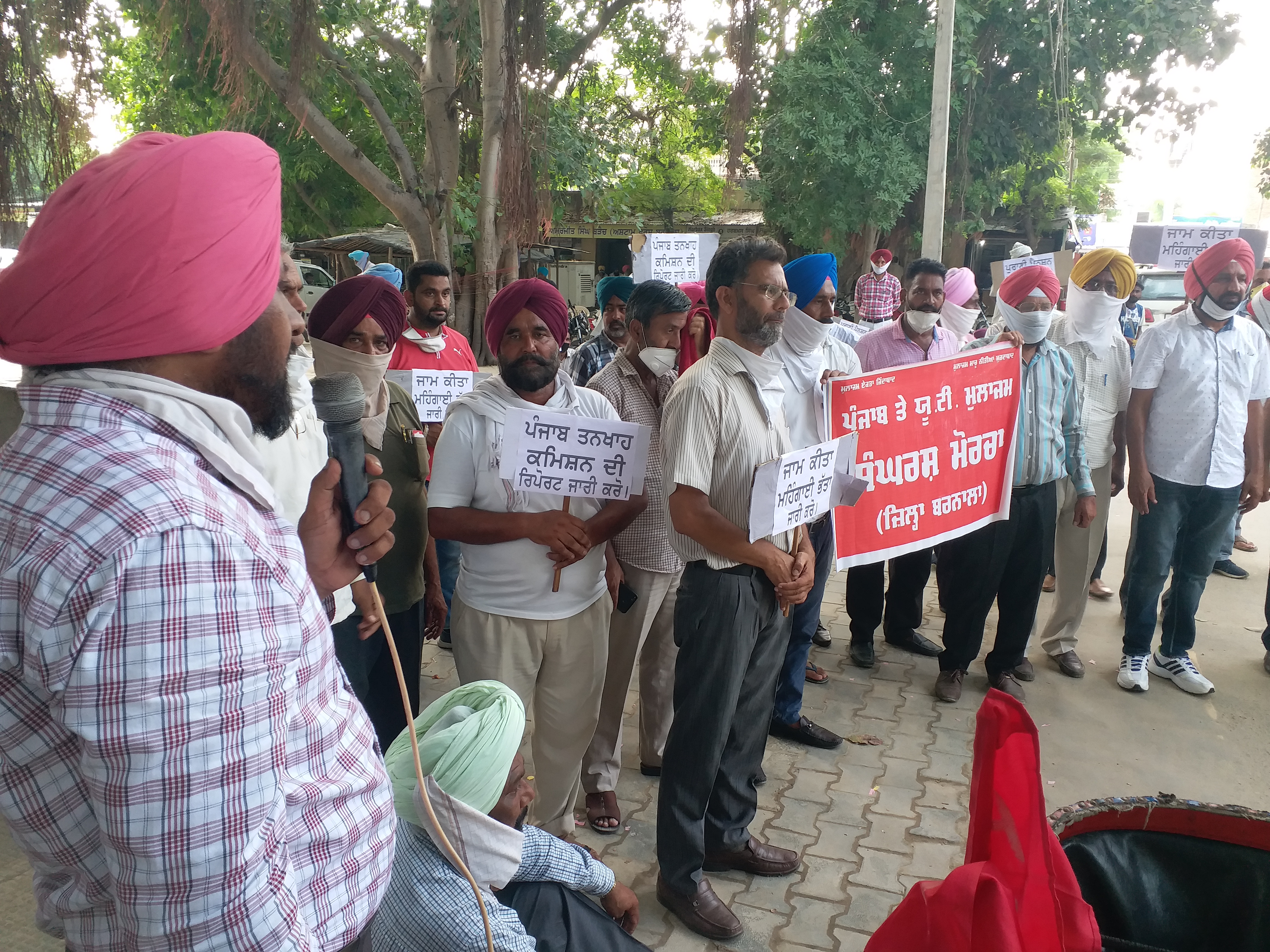 Employees take to the streets in protest against Ahluwalia's report in barnala