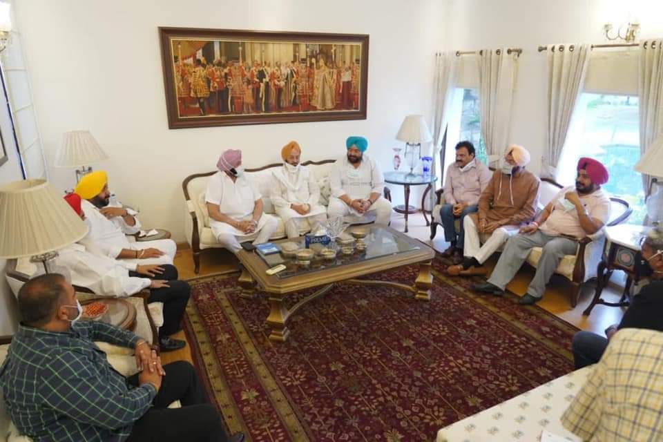 Captain Amarinder Singh with his faction