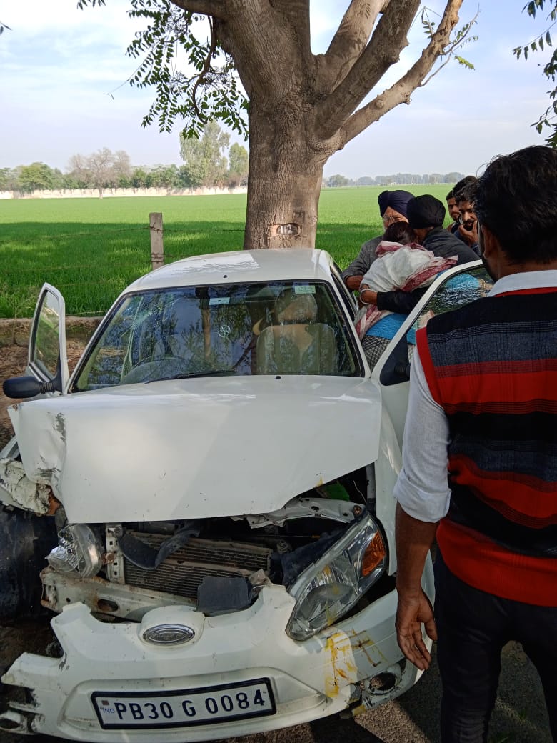 Two cars collided in Faridkot, many people were injured