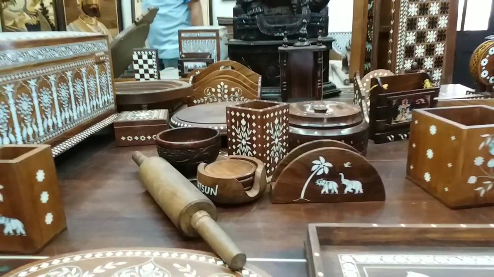 The black shadow of corona is also falling on the handicrafts of Hoshiarpur