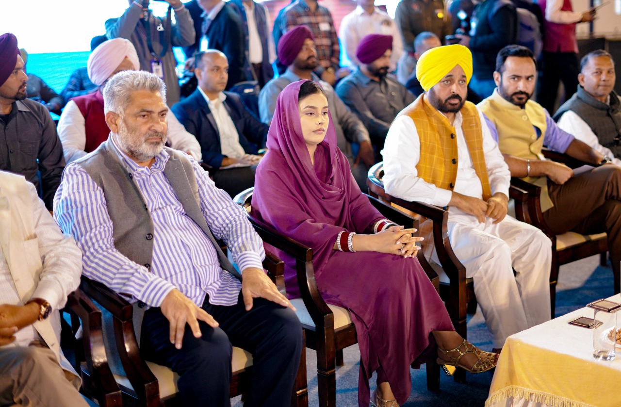 The Chief Minister distributed prizes to the winning players in the Games of Punjab