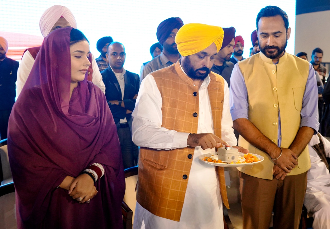 The Chief Minister distributed prizes to the winning players in the Games of Punjab