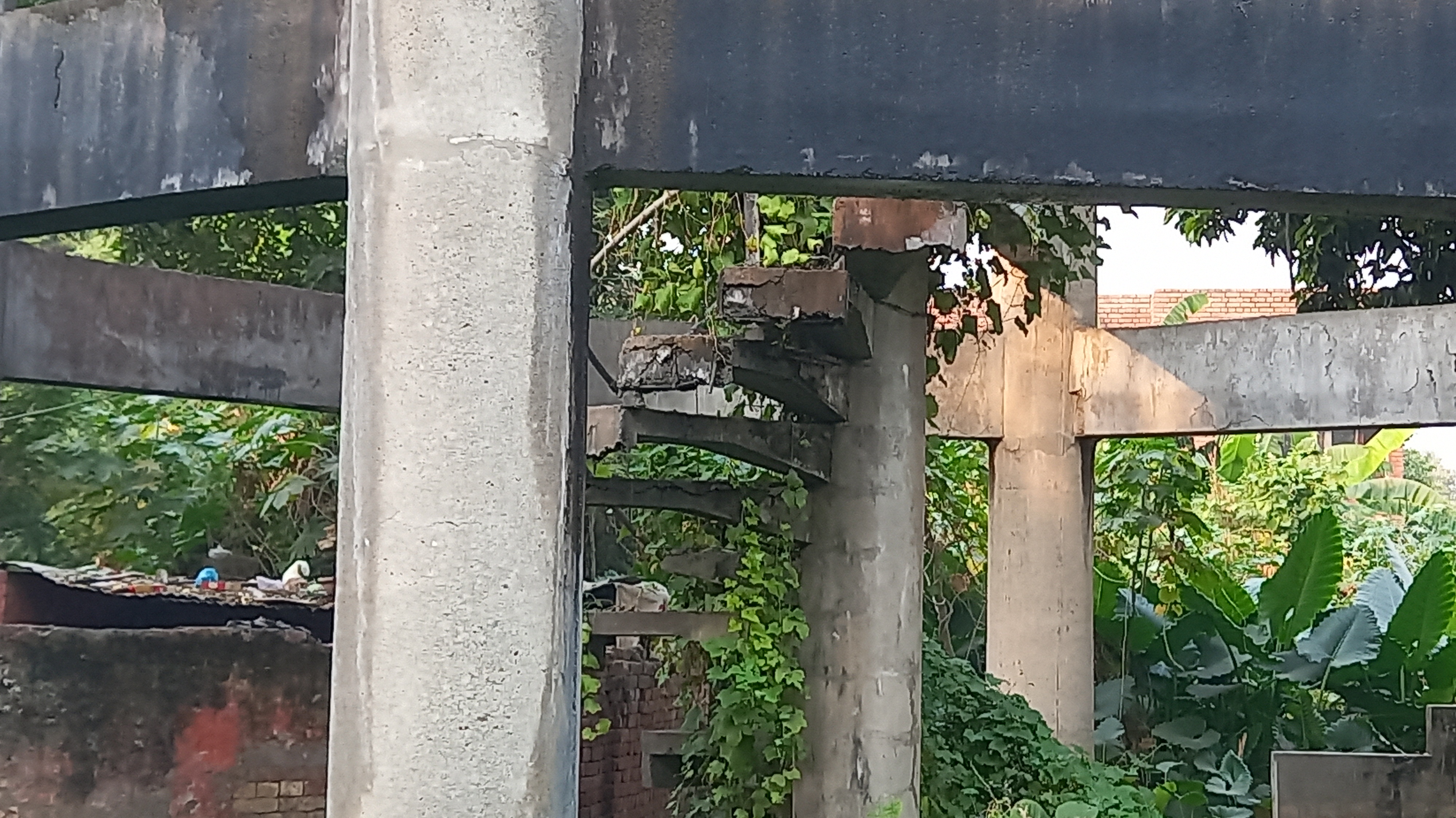 In the dilapidated condition of the water tank in the civil hospital of Ludhiana