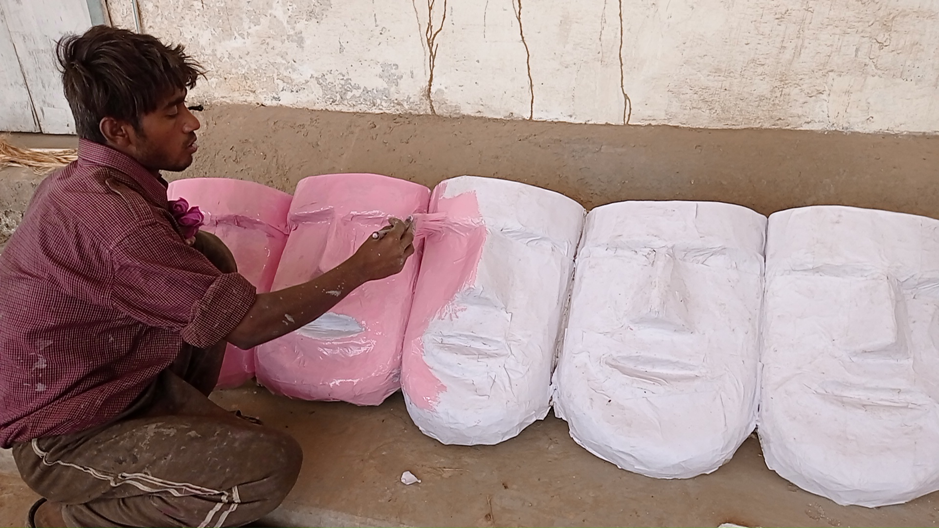 For three generations, a Muslim family has been sending a message of love by making Ravana's puppets in ludhiana