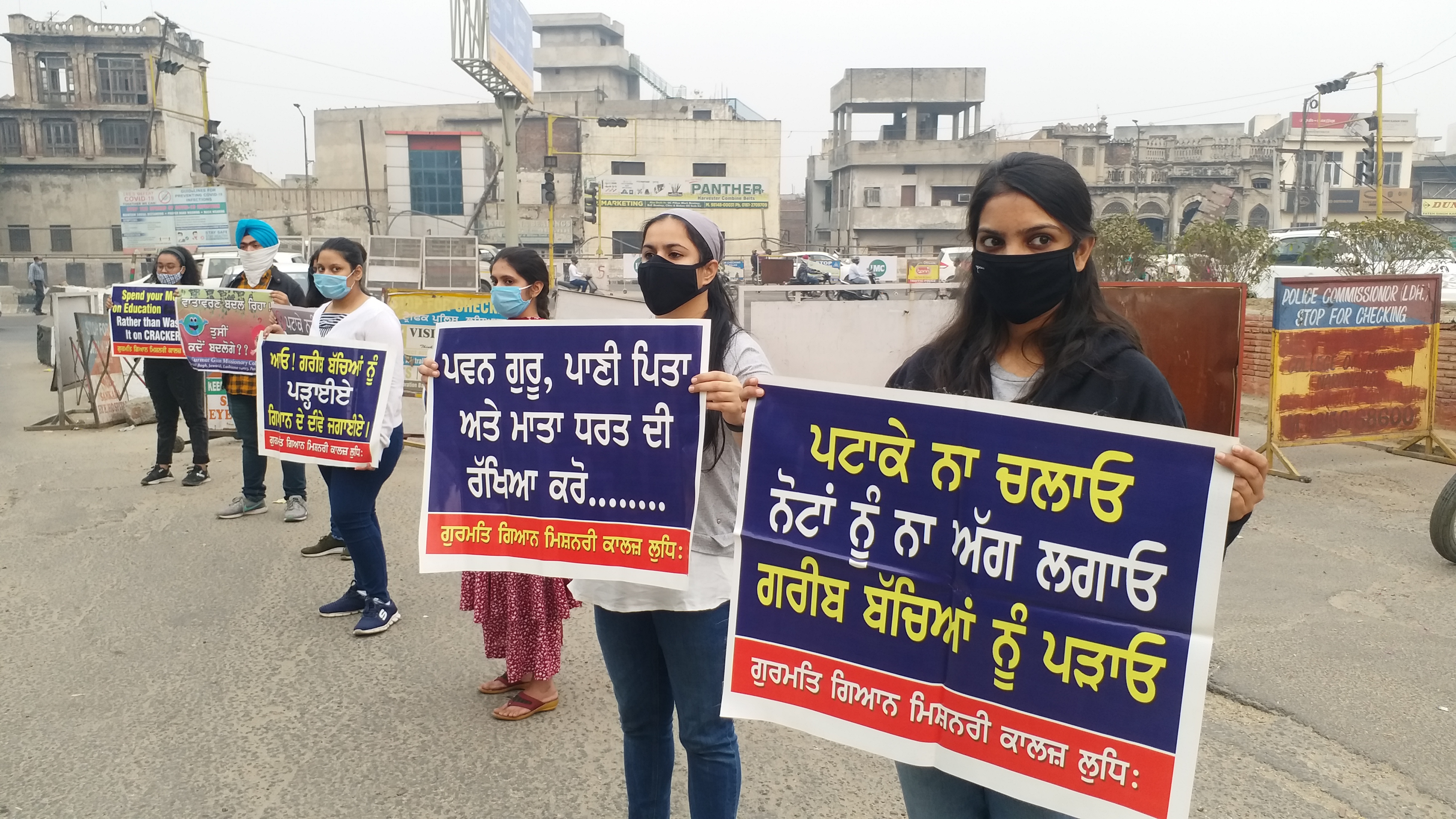 Youth of Ludhiana gave the message of celebrating Green Diwali