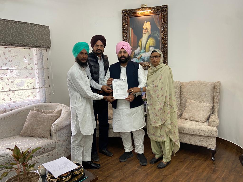Sidhu Moosewala parents met with Education Minister