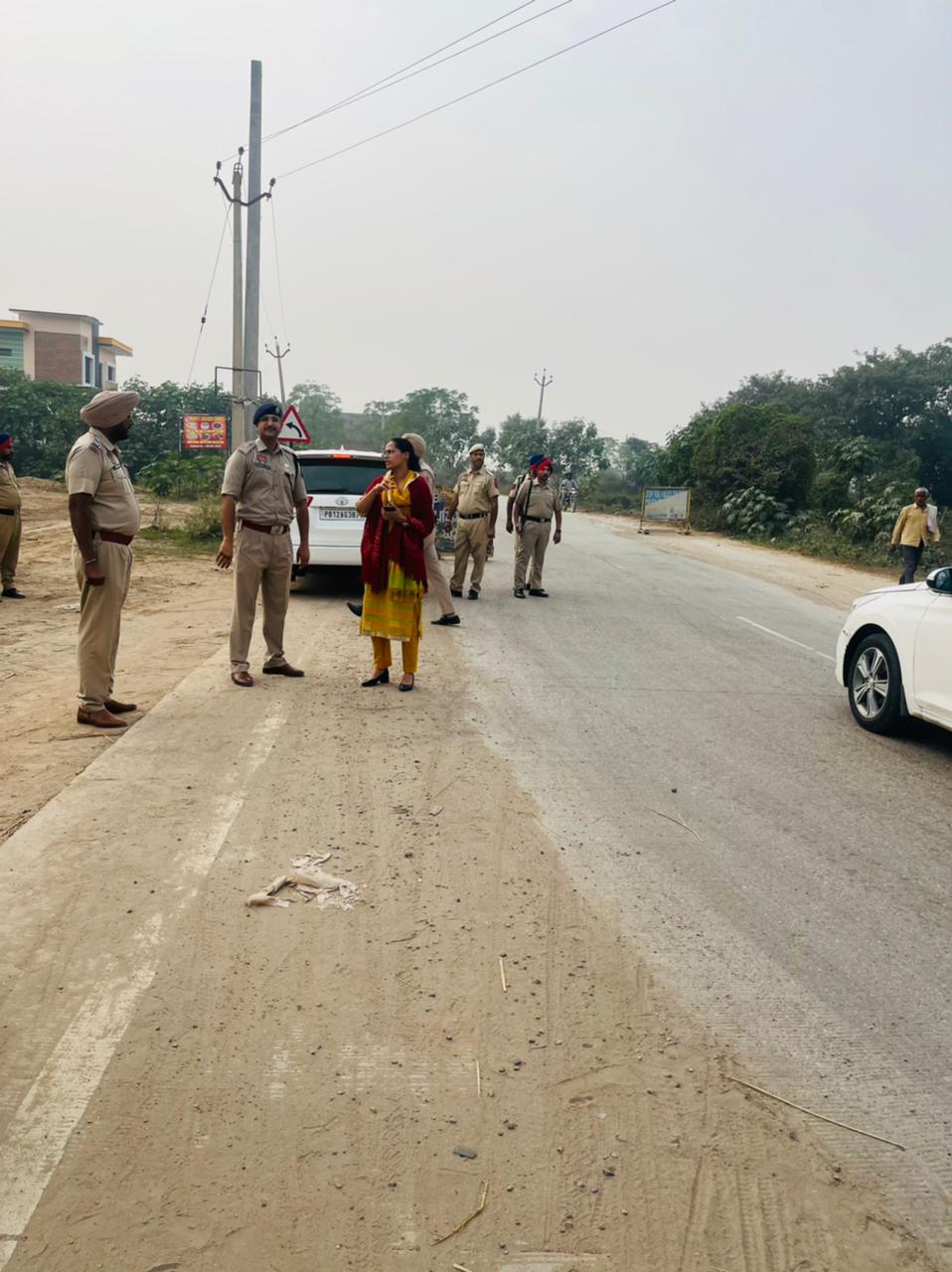 The Deputy Commissioner checked the inter-state checkpoints set up for the assembly elections in Himachal Pradesh