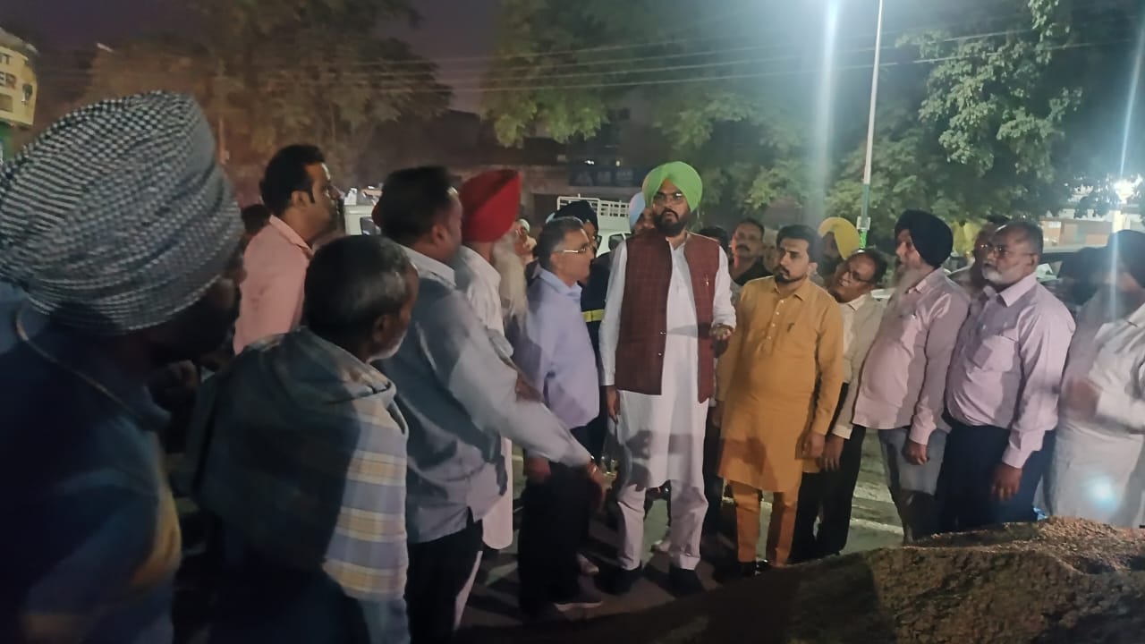 Panchayat Minister Kuldeep Singh Dhaliwal paid a surprise visit to Rupnagar Anaj Mandi