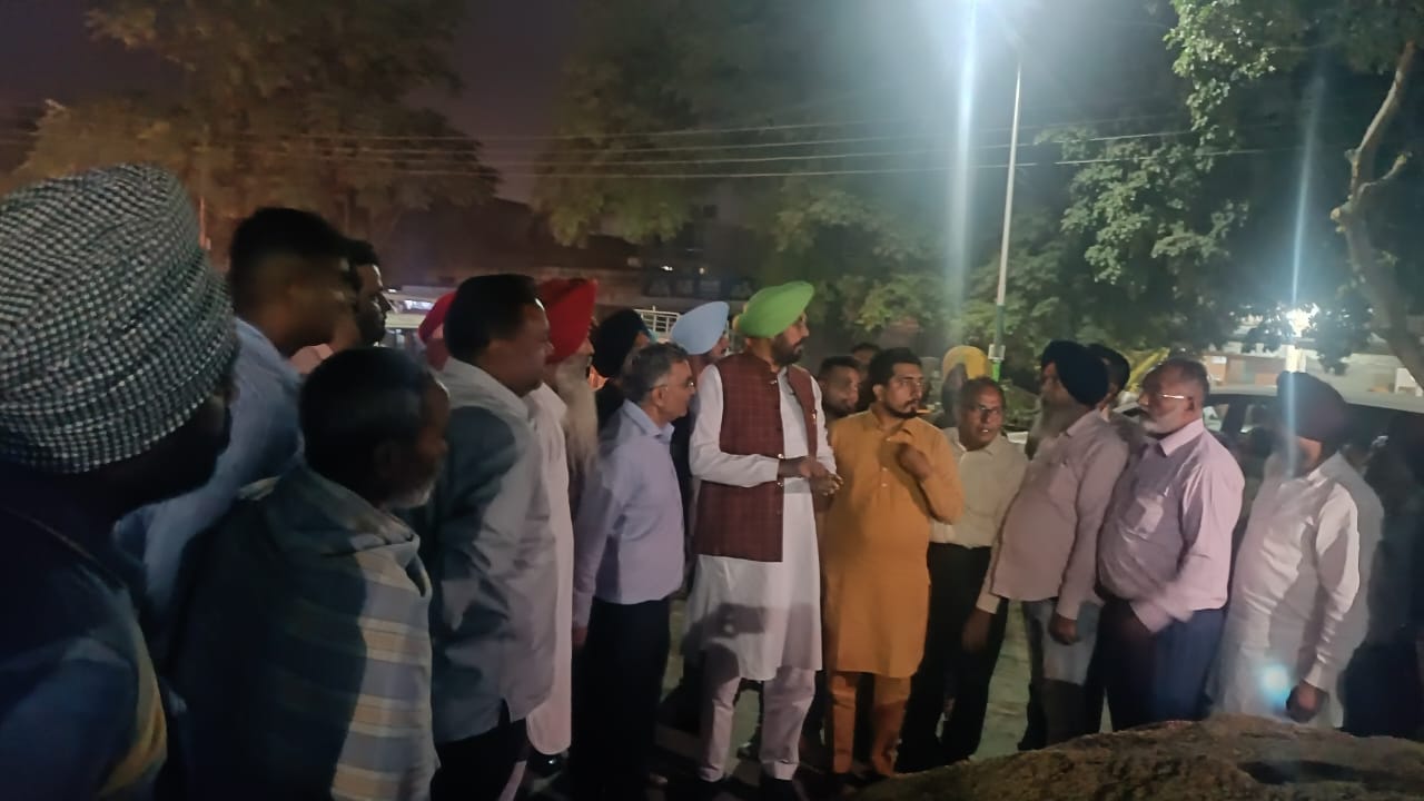 Panchayat Minister Kuldeep Singh Dhaliwal paid a surprise visit to Rupnagar Anaj Mandi