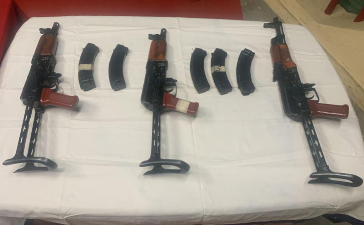 A large consignment of weapons found in the border area, BSF recovered deadly weapons during the search