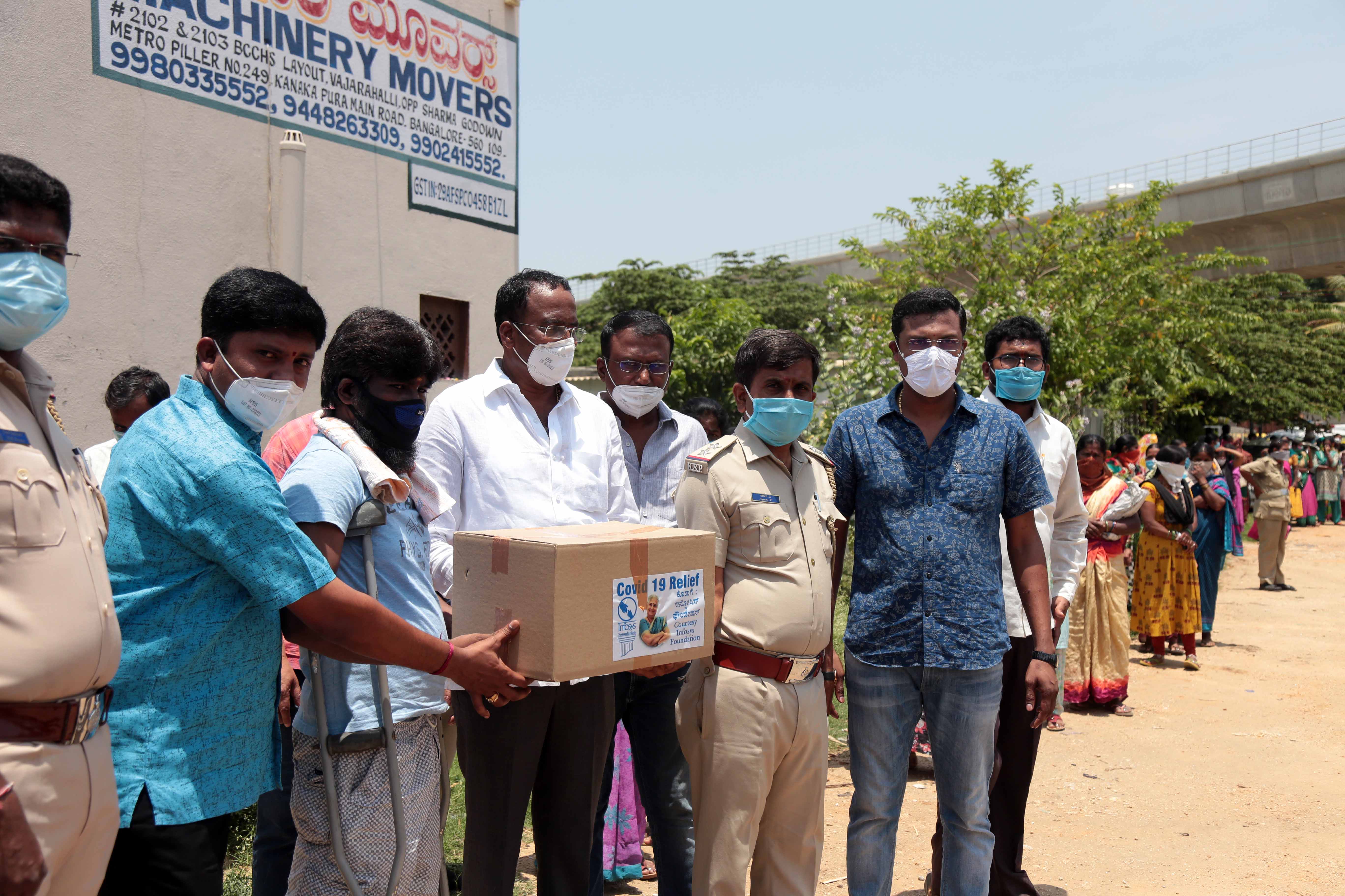 infosys-distributes-food-kit