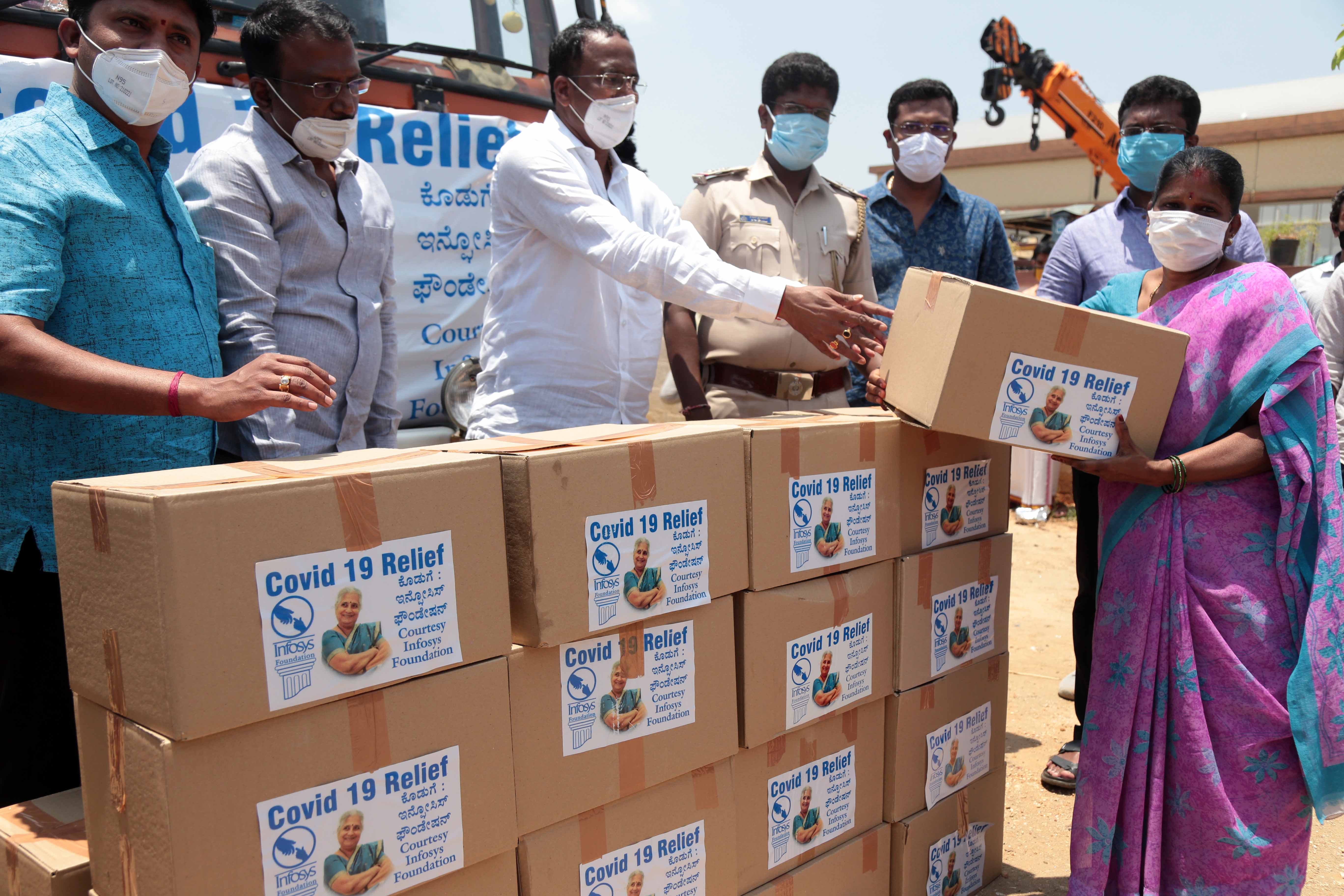 infosys-distributes-food-kit