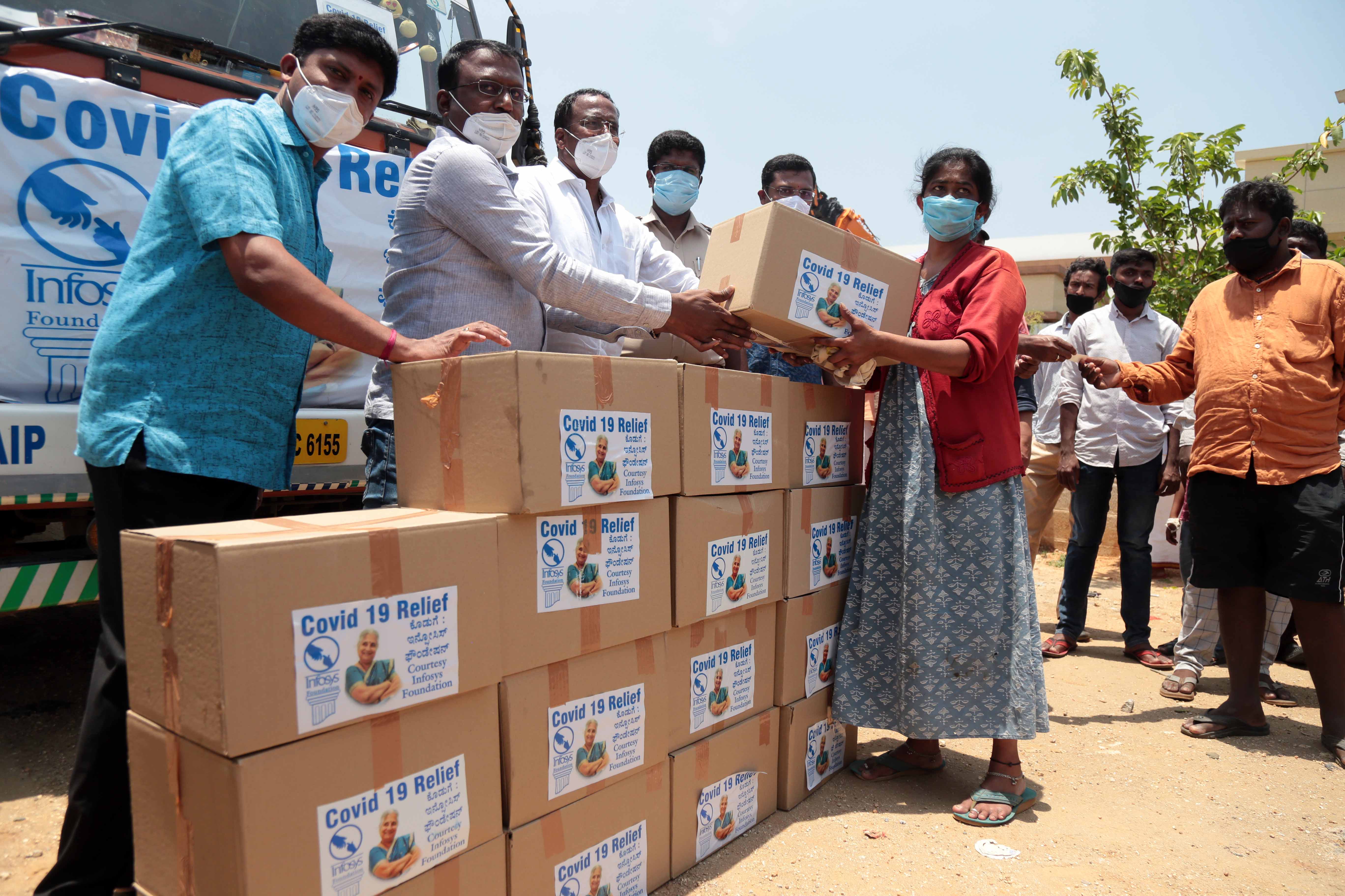 infosys-distributes-food-kit