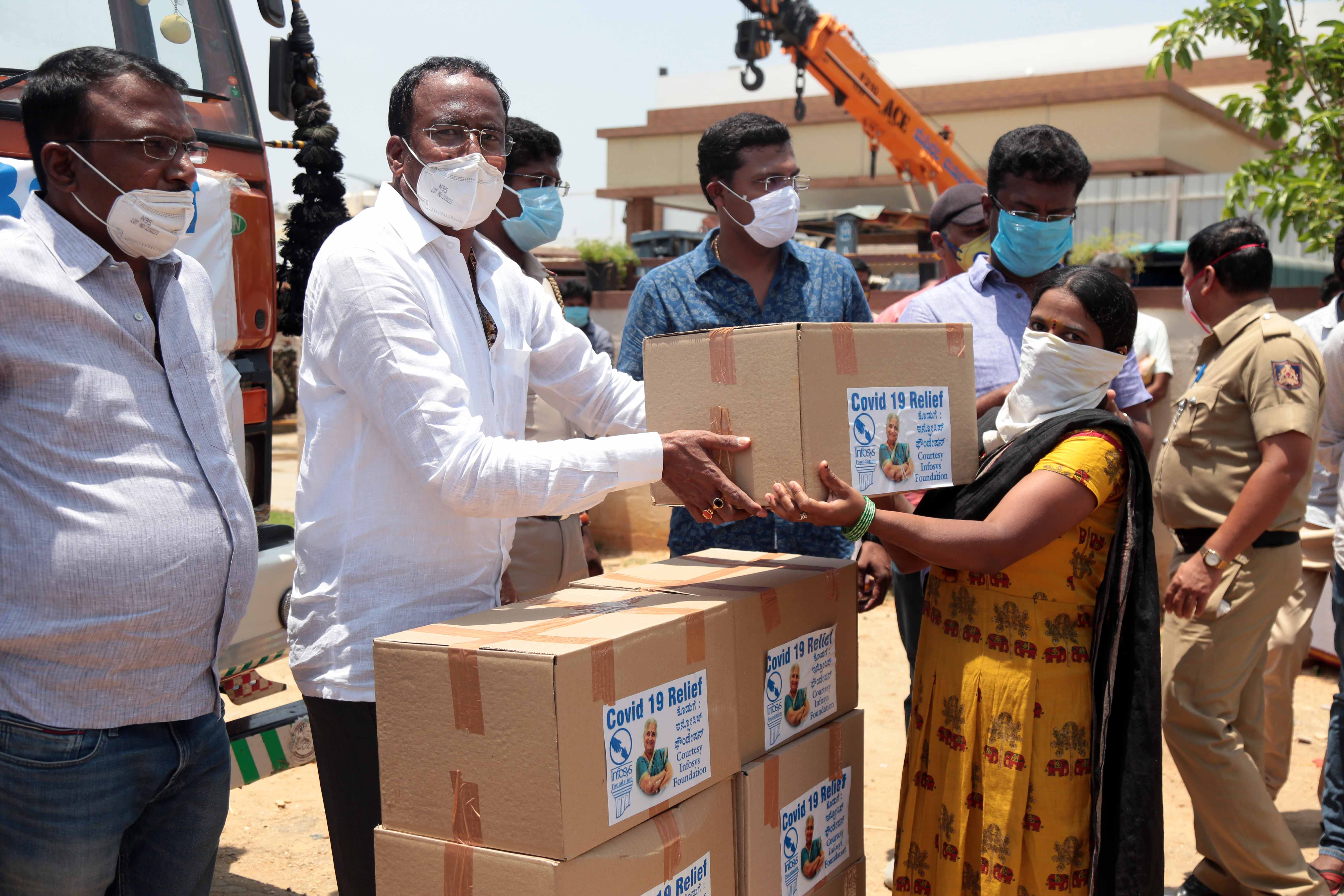 infosys-distributes-food-kit