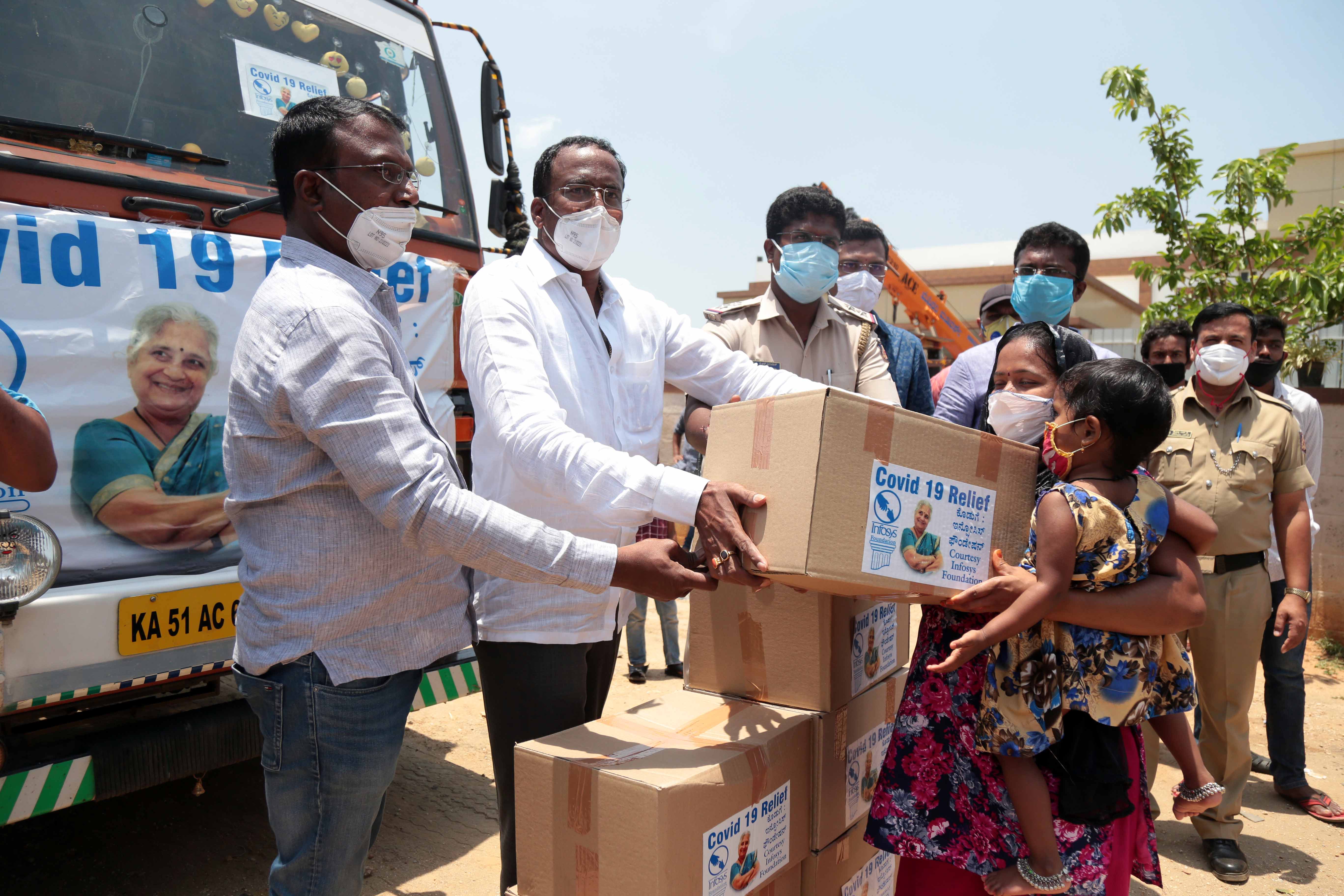 infosys-distributes-food-kit