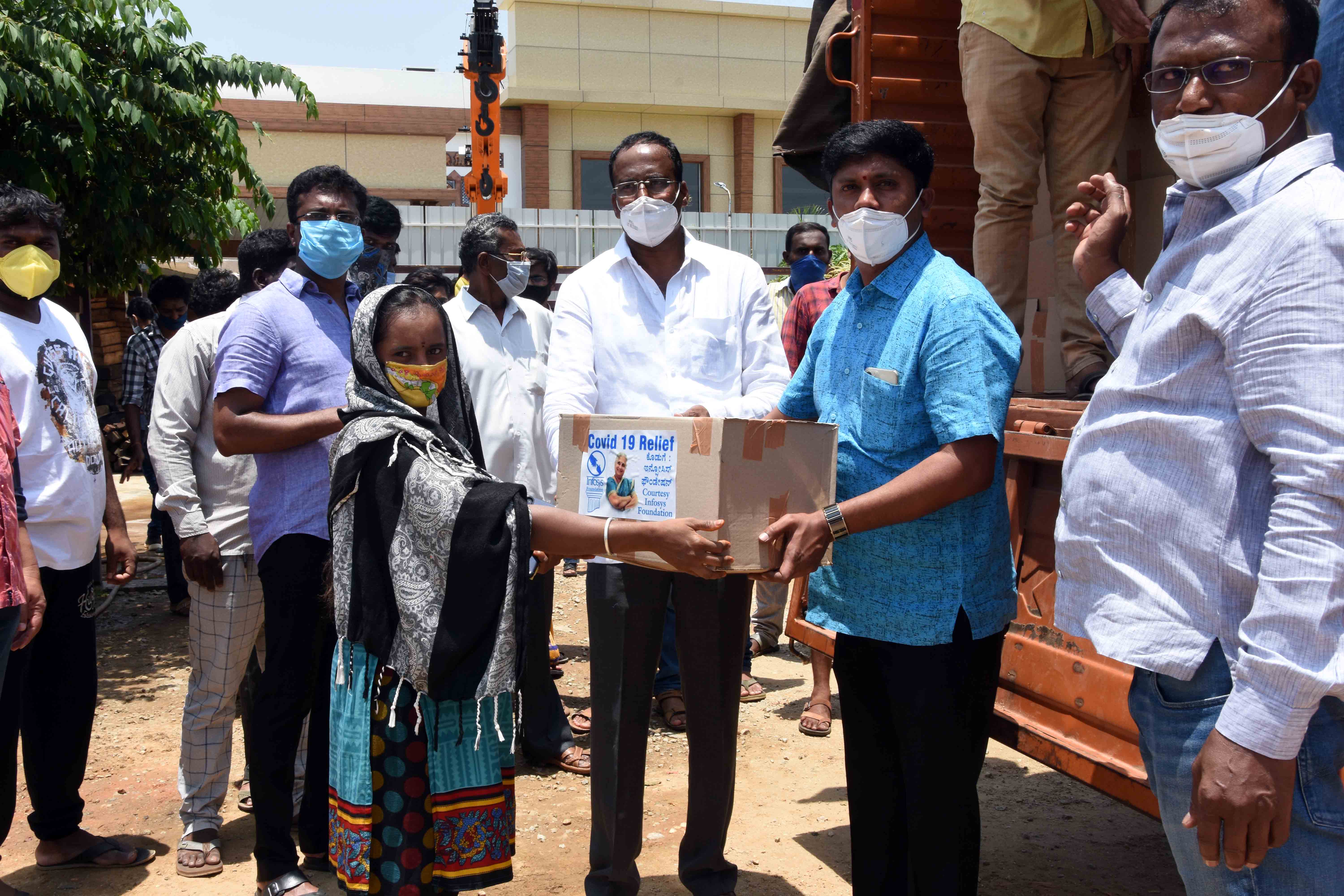 infosys-distributes-food-kit