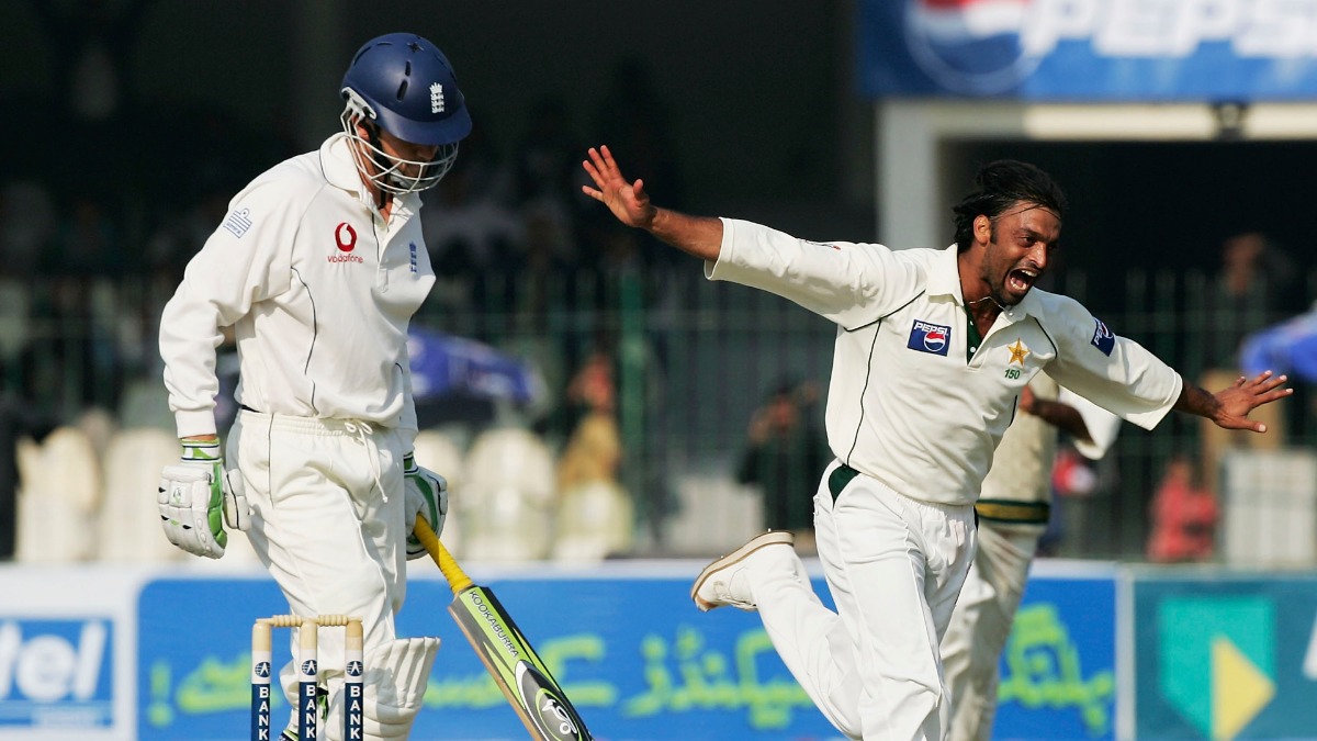 Liam Plunkett, Shoaib AKhtar, Liam Plunkett test debut