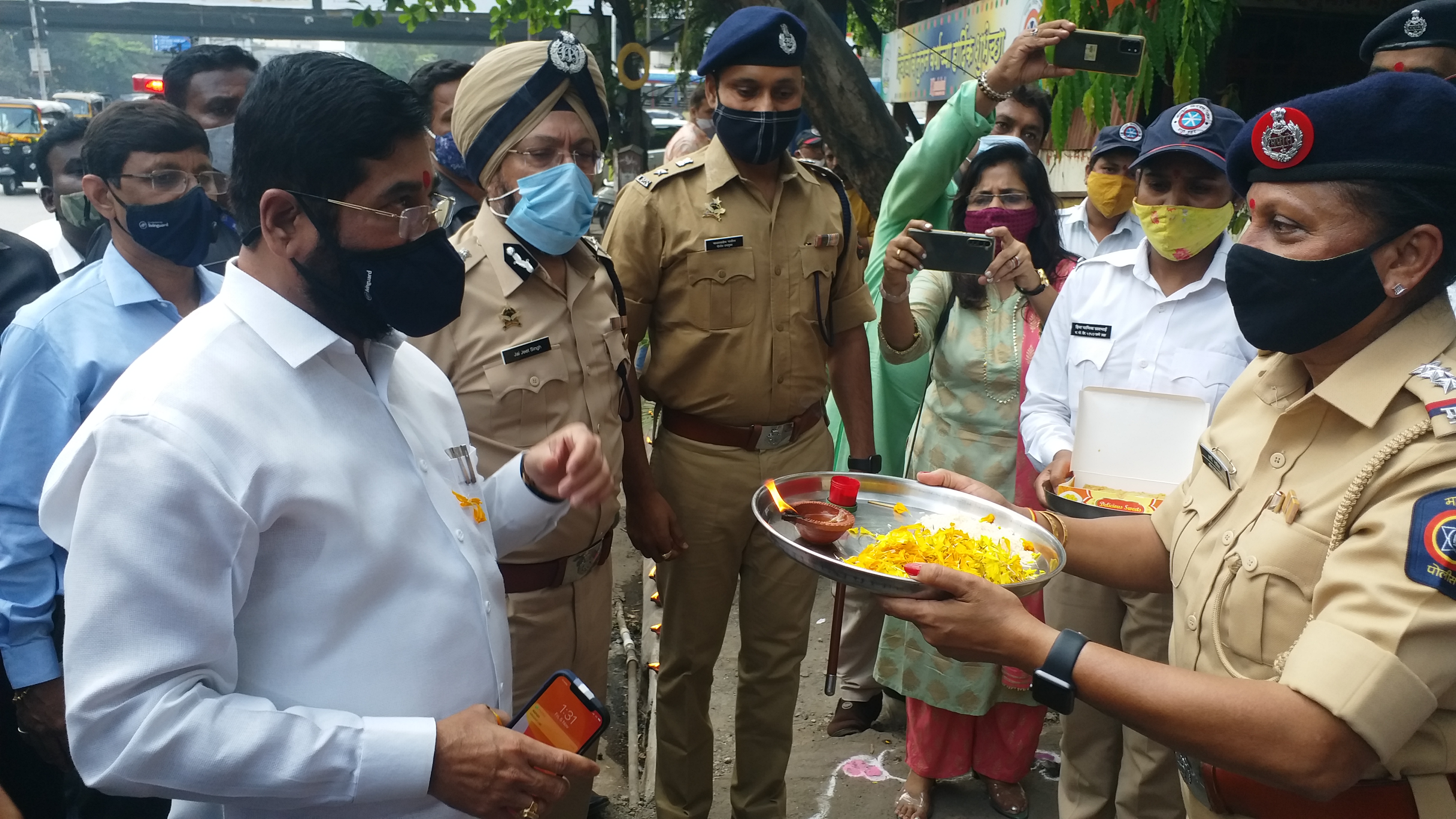 Eknath shinde celebrates diwali