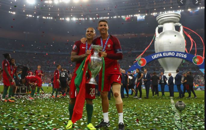 Portugal team with the 2016 title