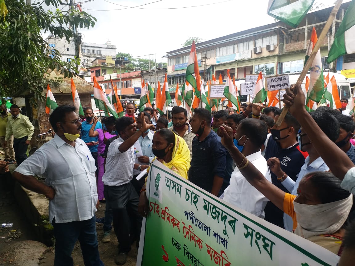 Protest  tinsukia at sah majdur sangha