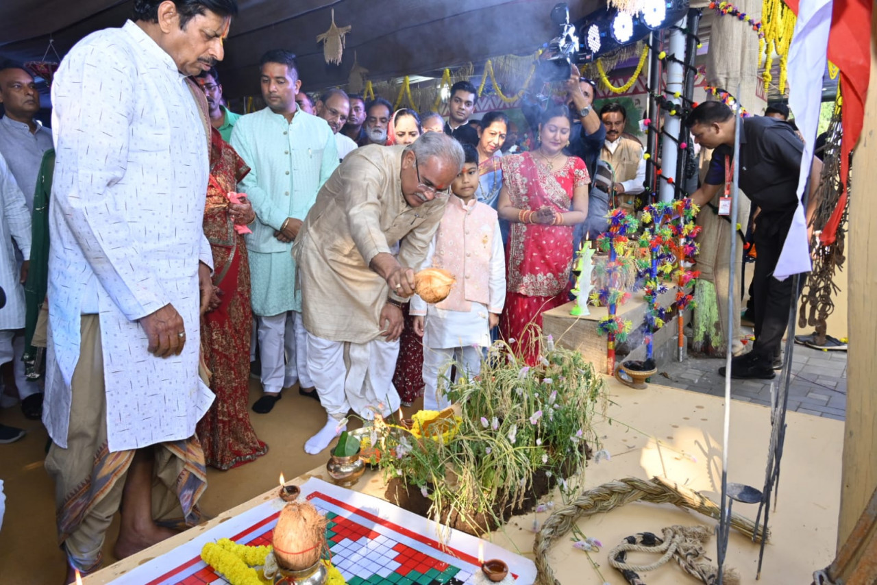 गोवर्धन पूजा के दौरान सीएम भूपेश