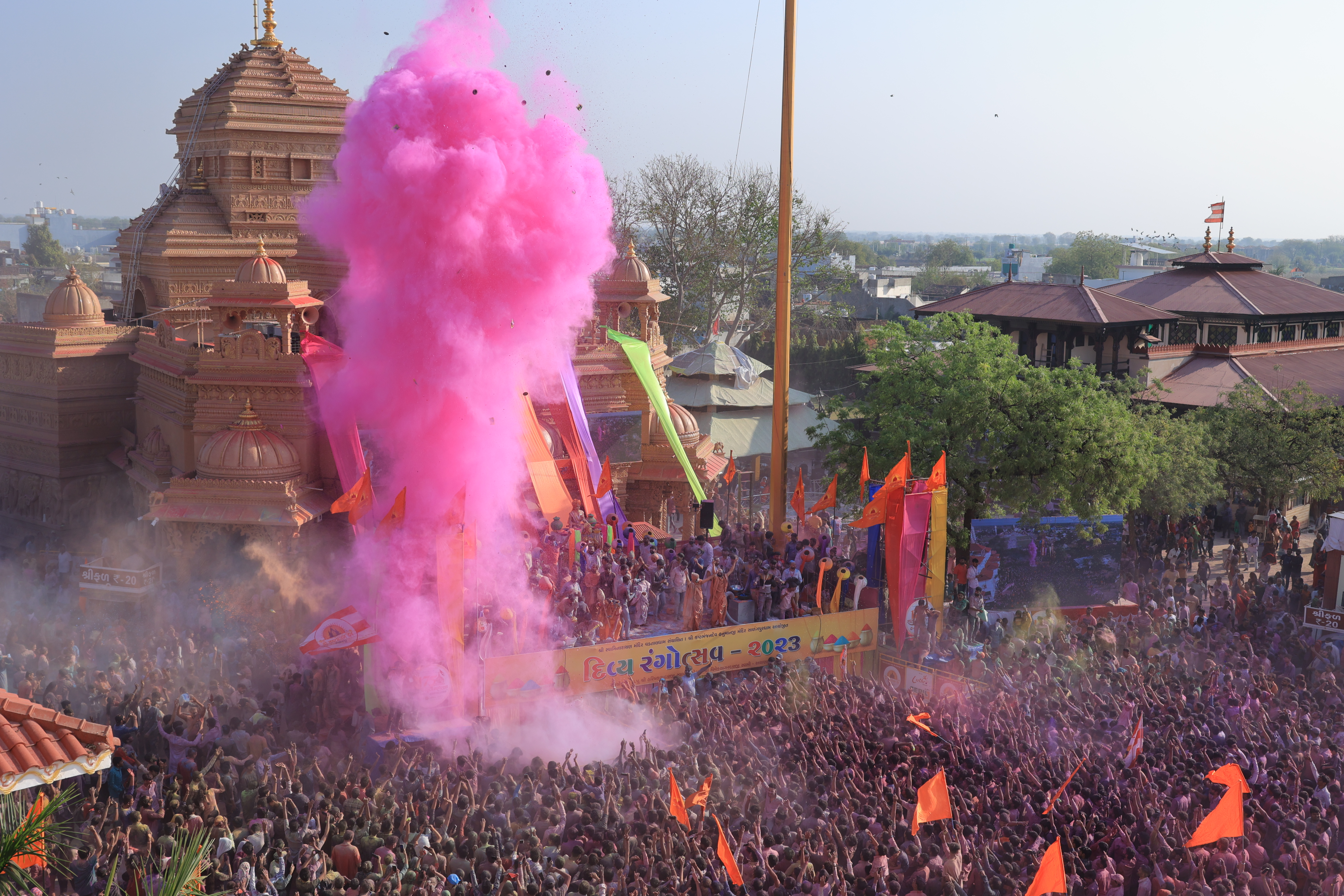 Holi Celebration 2023: સાળંગપુર કષ્ટભંજન મંદિરે રંગોત્સવની ભવ્ય ઉજવણી, હજારો ભાવિકો રંગેરંગાયા