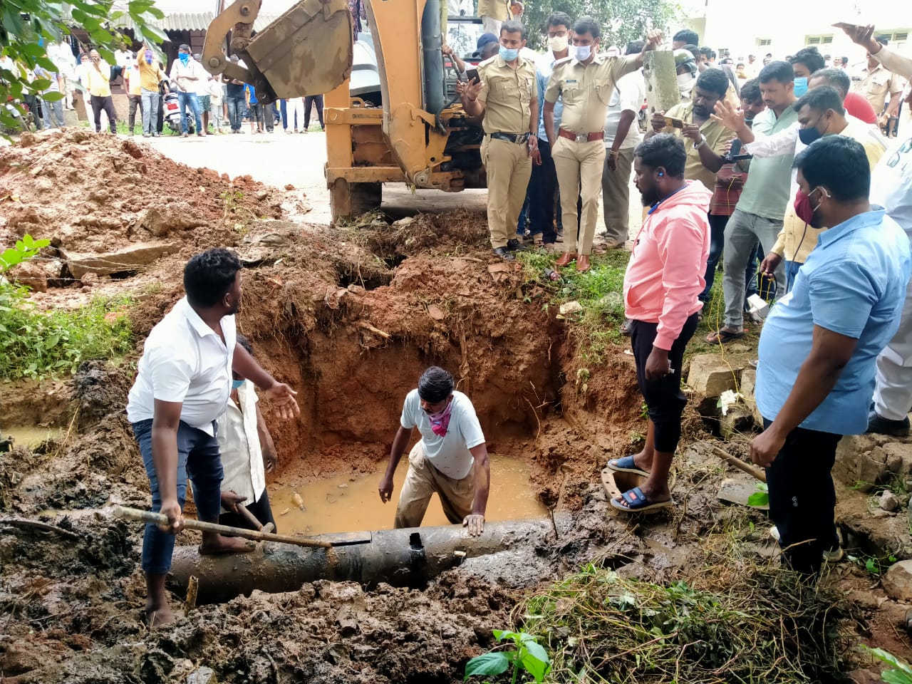 woman discovered the identity Ramanagar police, Channapatna Over Tank Murder Case, Ramanagar crime news, ಮಹಿಳೆ ಗುರುತು ಪತ್ತೆ ಹಚ್ಚಿದ ರಾಮನಗರ ಪೊಲೀಸರು, ಚನ್ನಪಟ್ಟಣ ಓವರ್ ಟ್ಯಾಂಕ್ ಮರ್ಡರ್ ಕೇಸ್, ರಾಮನಗರ ಅಪರಾಧ ಸುದ್ದಿ