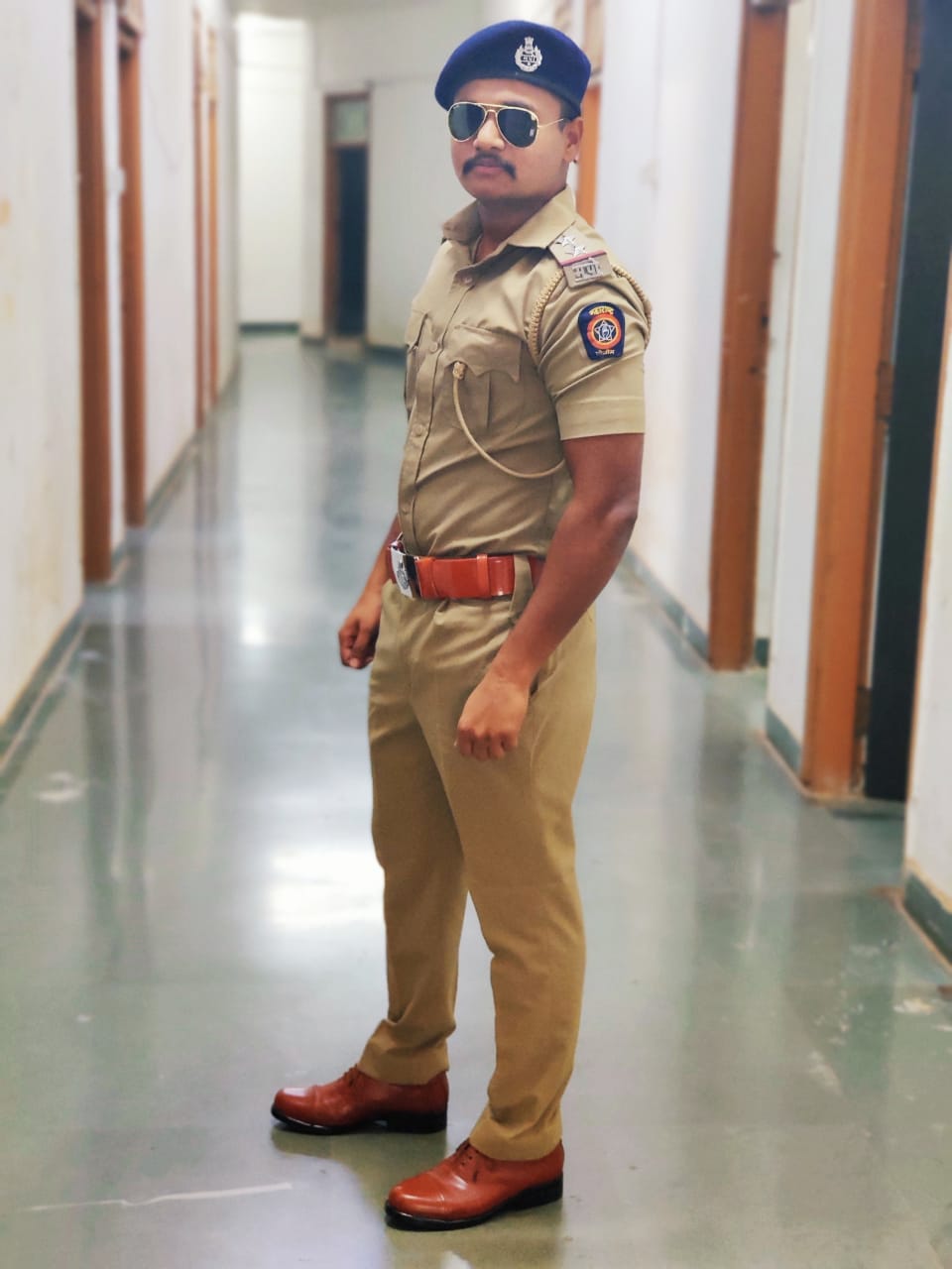 trainee police officer from solapur given his first salary for corona