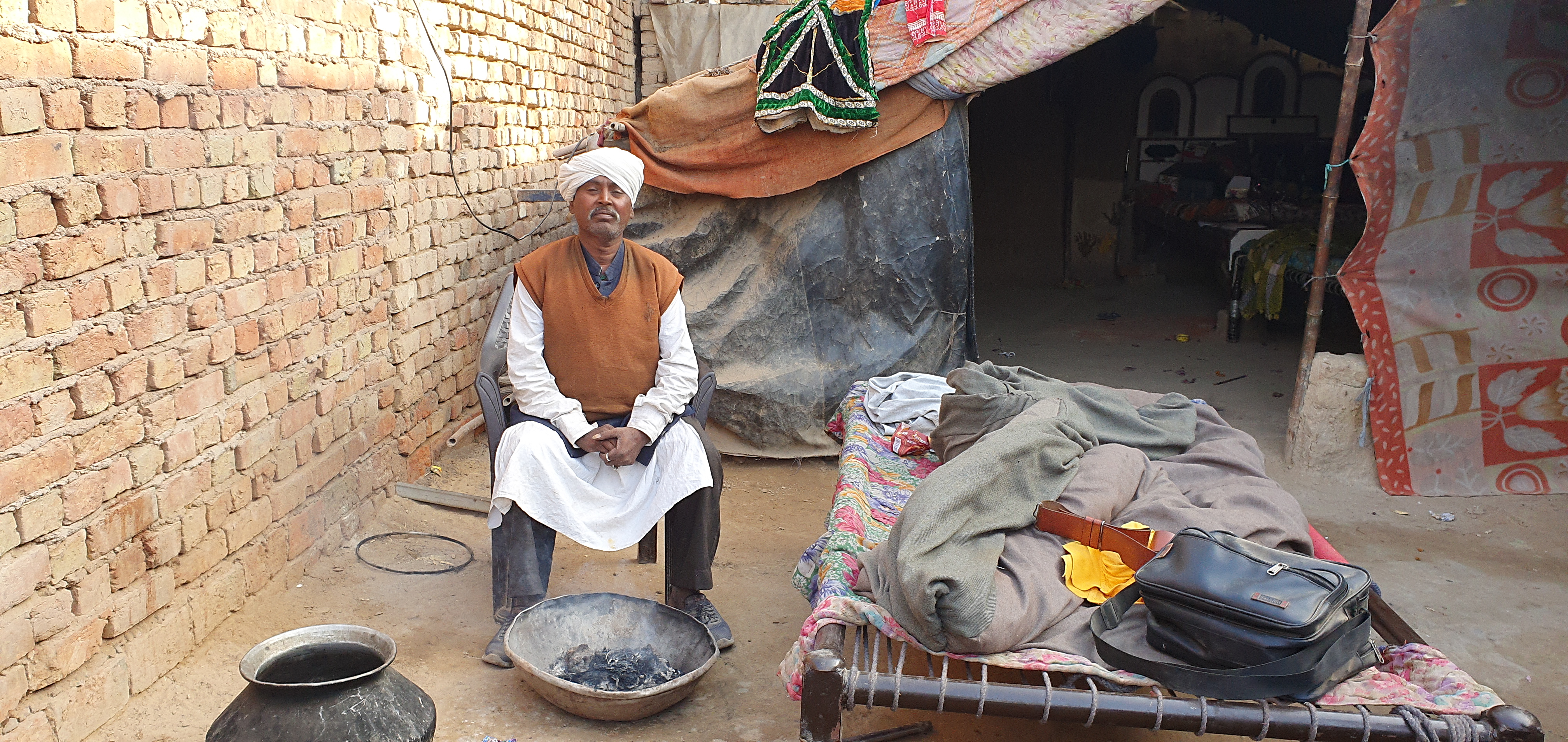 Folk art of Rajasthan Bahrupia, Hanumangarh folk art Bahupriya,  Folk art of Rajasthan dying,  Traditional Folk Arts of India,  The extinct folk arts of Rajasthan,  Chief Minister Folk Artist Promotion Scheme Rajasthan