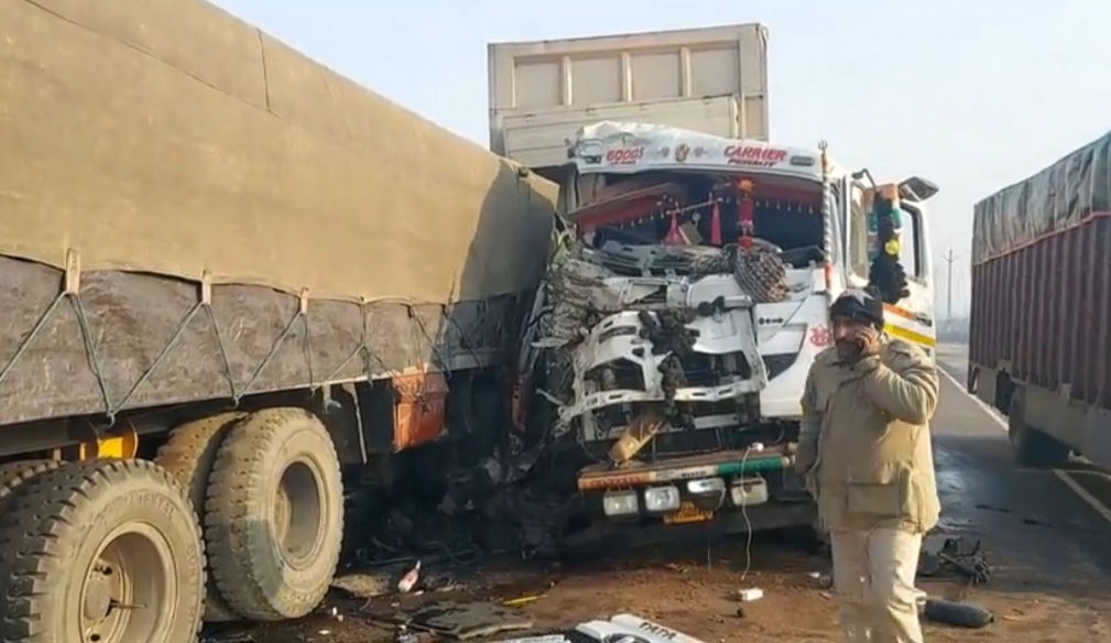 road accident in hanumangarh, two truck collision in hanumangarh