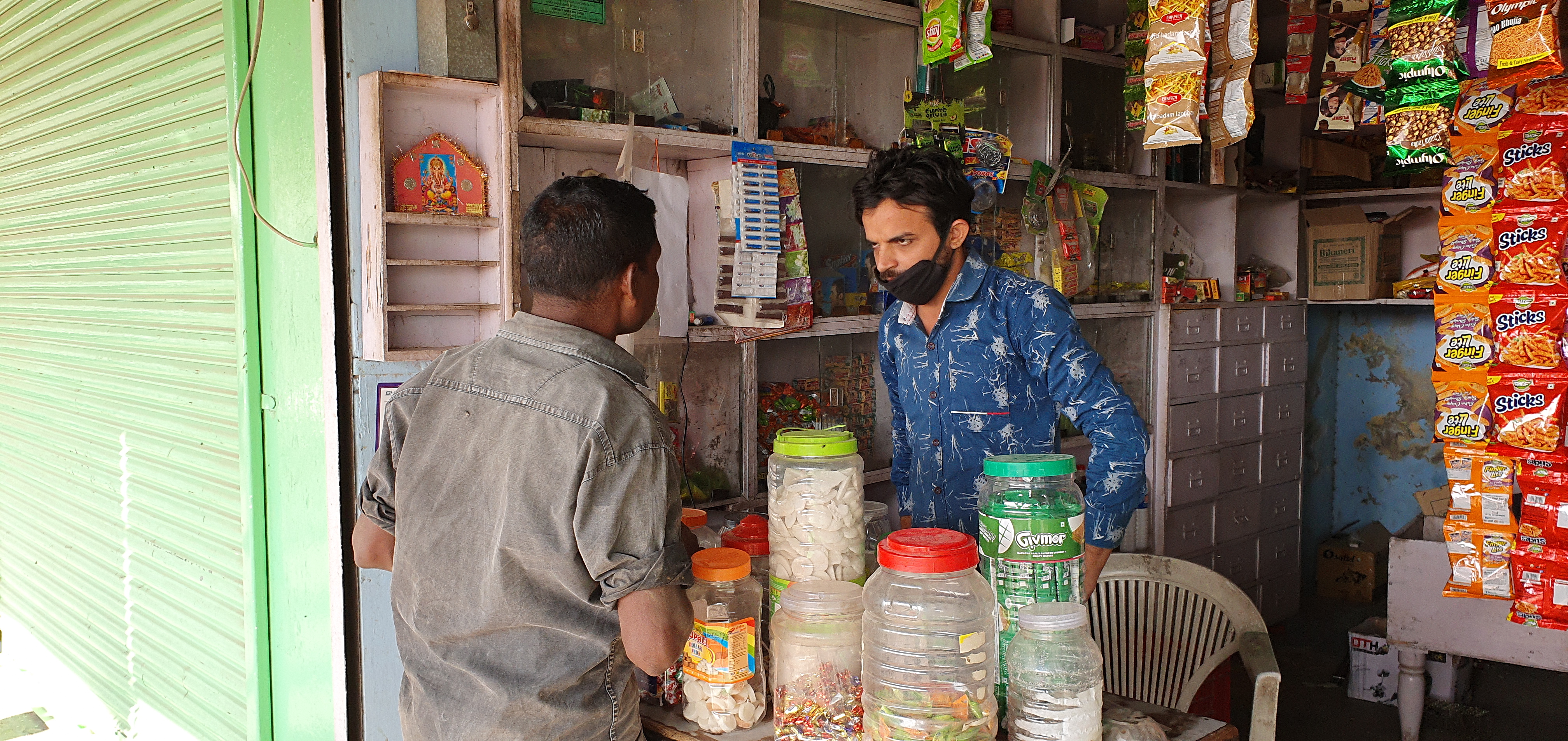 unemployed teachers selling kachori fruits, hanumangarh latest hindi news