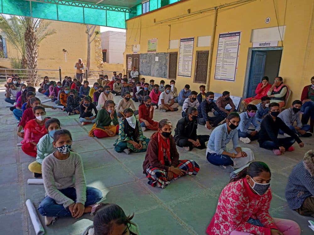 neighborhood youth parliament program Jhunjhunu, Churning on rainwater conservation, पड़ोस युवा संसद कार्यक्रम झुंझुनू, नेहरू युवा केंद्र वर्षा जल संग्रहण कार्यक्रम